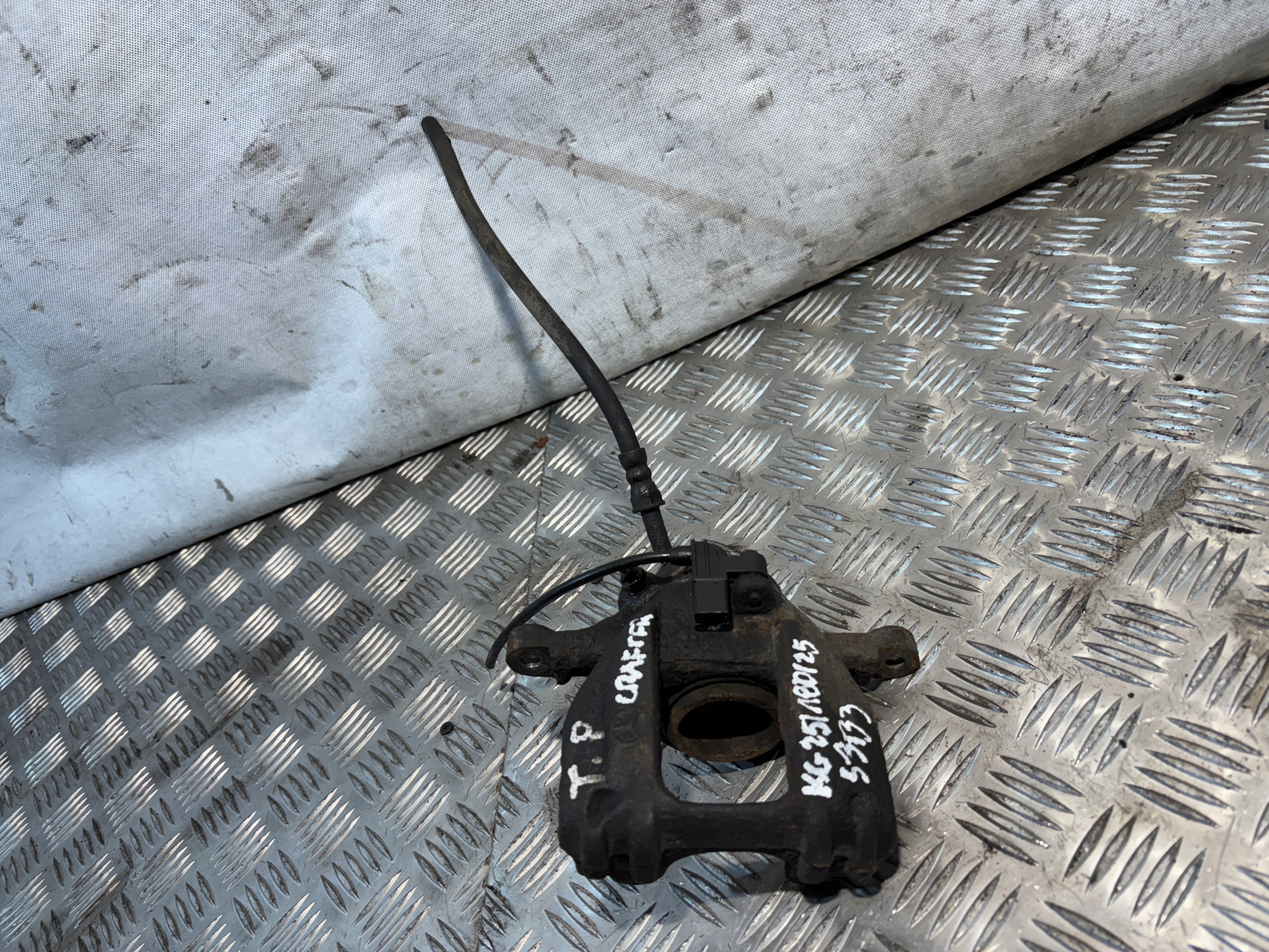caliper brake right rear part Volkswagen Crafter and 2,5TDI