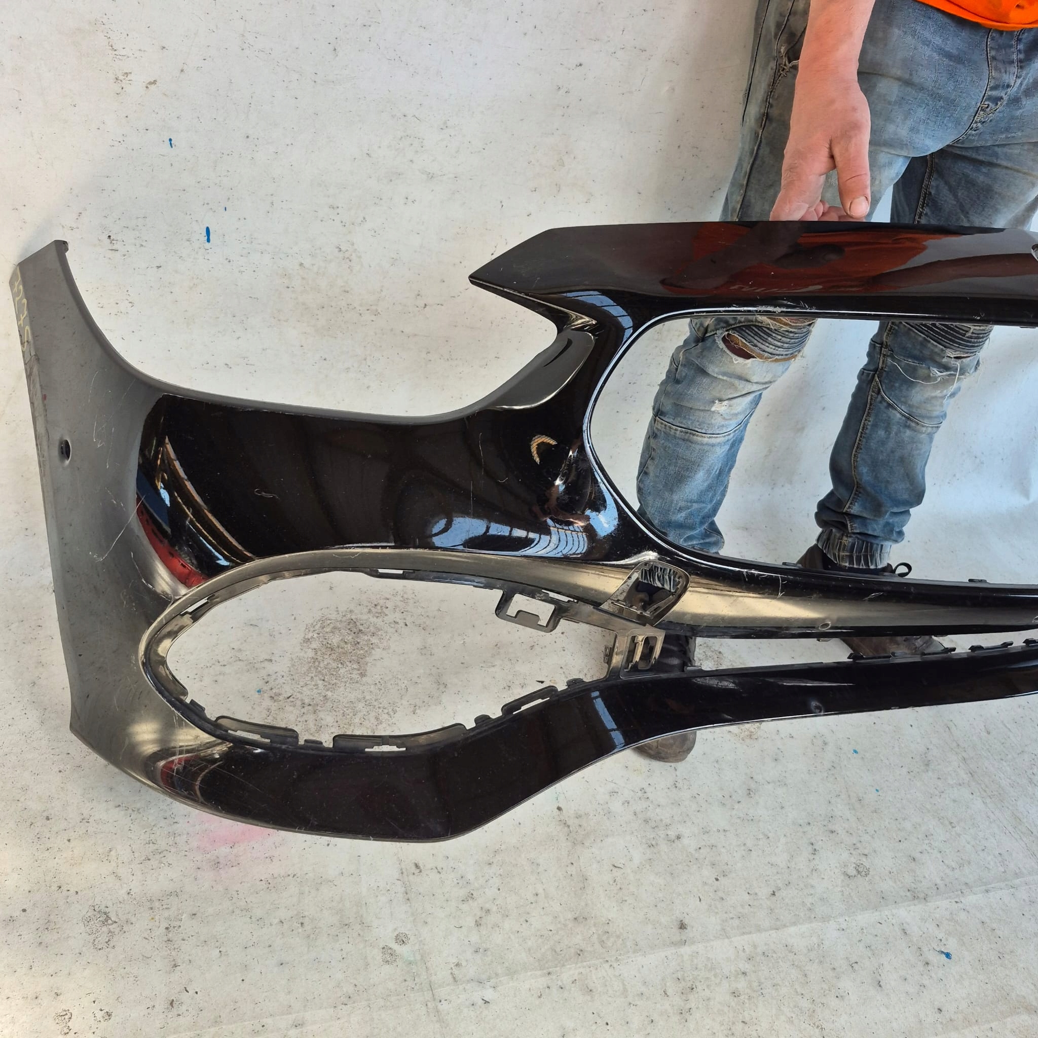 MERCEDES C-KLASA W206 21-> bumper front front PDC