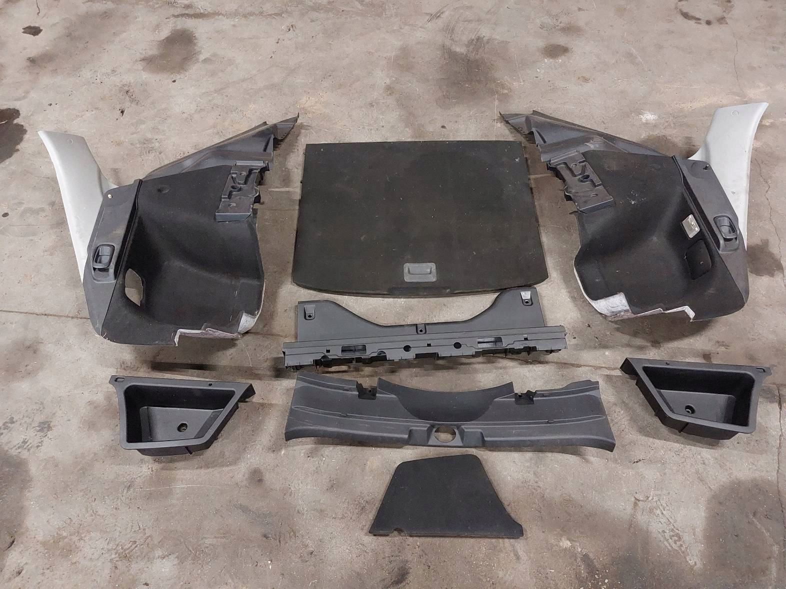 WNĘTRZE BAGAŻNIKA LANCER VIII 7230A-510XA