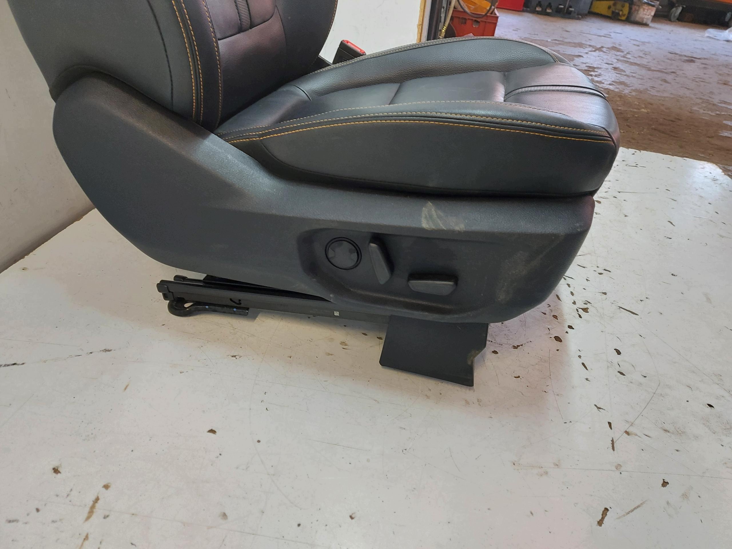 Ford Ranger VI 6 seat front right WILDTRACK