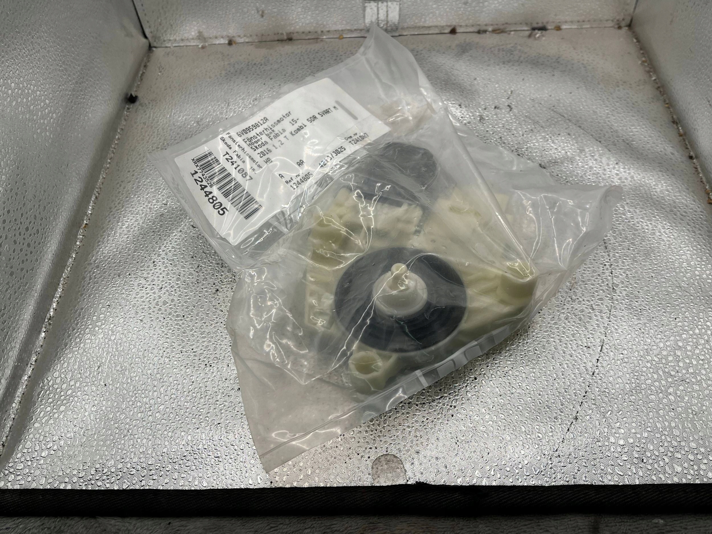 SKODA FABIA mini motor windows right rear part 6V0959812A !J