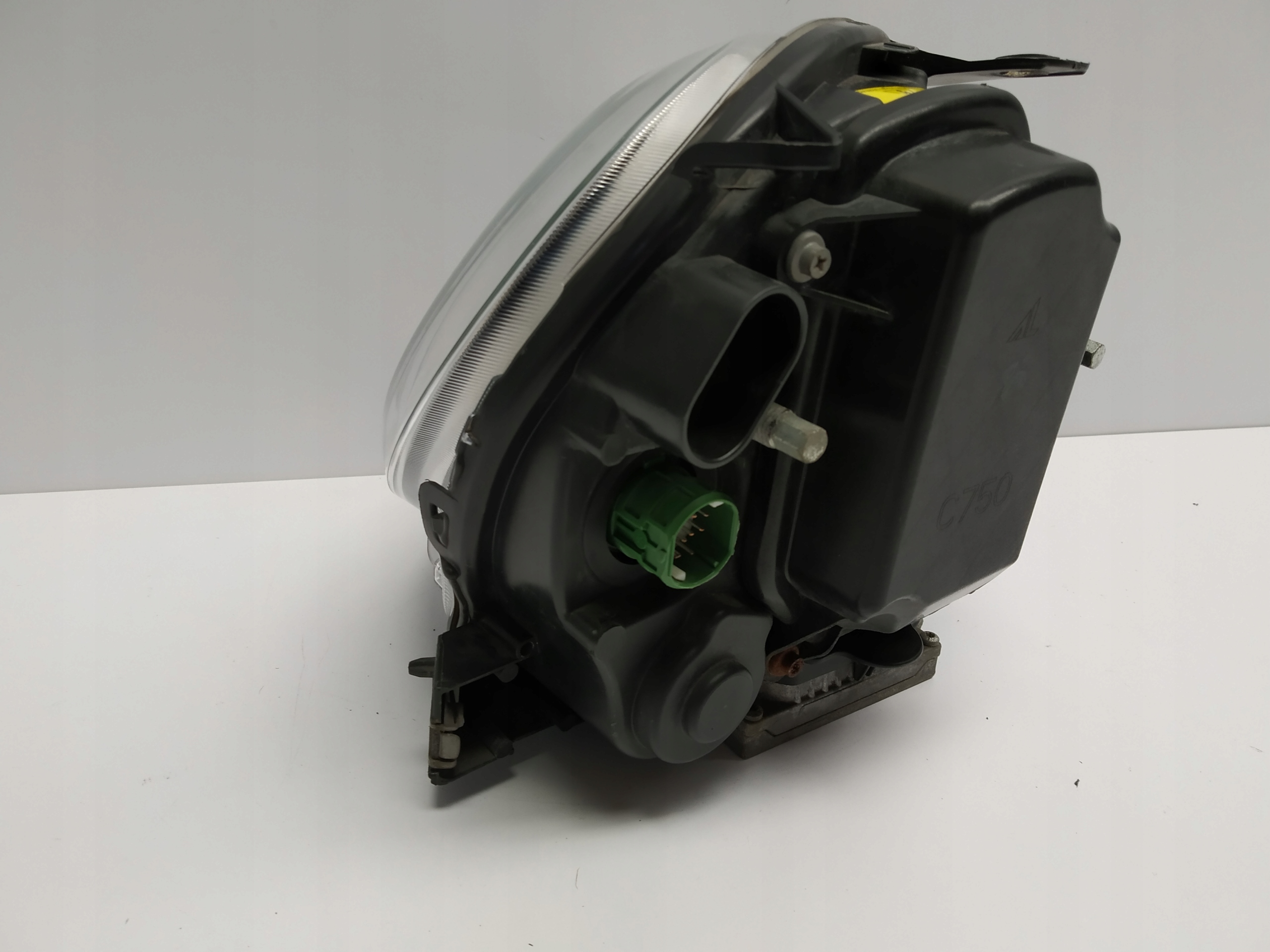 Fiat 500 Abarth reflektor xenon lijevi far prednji dio