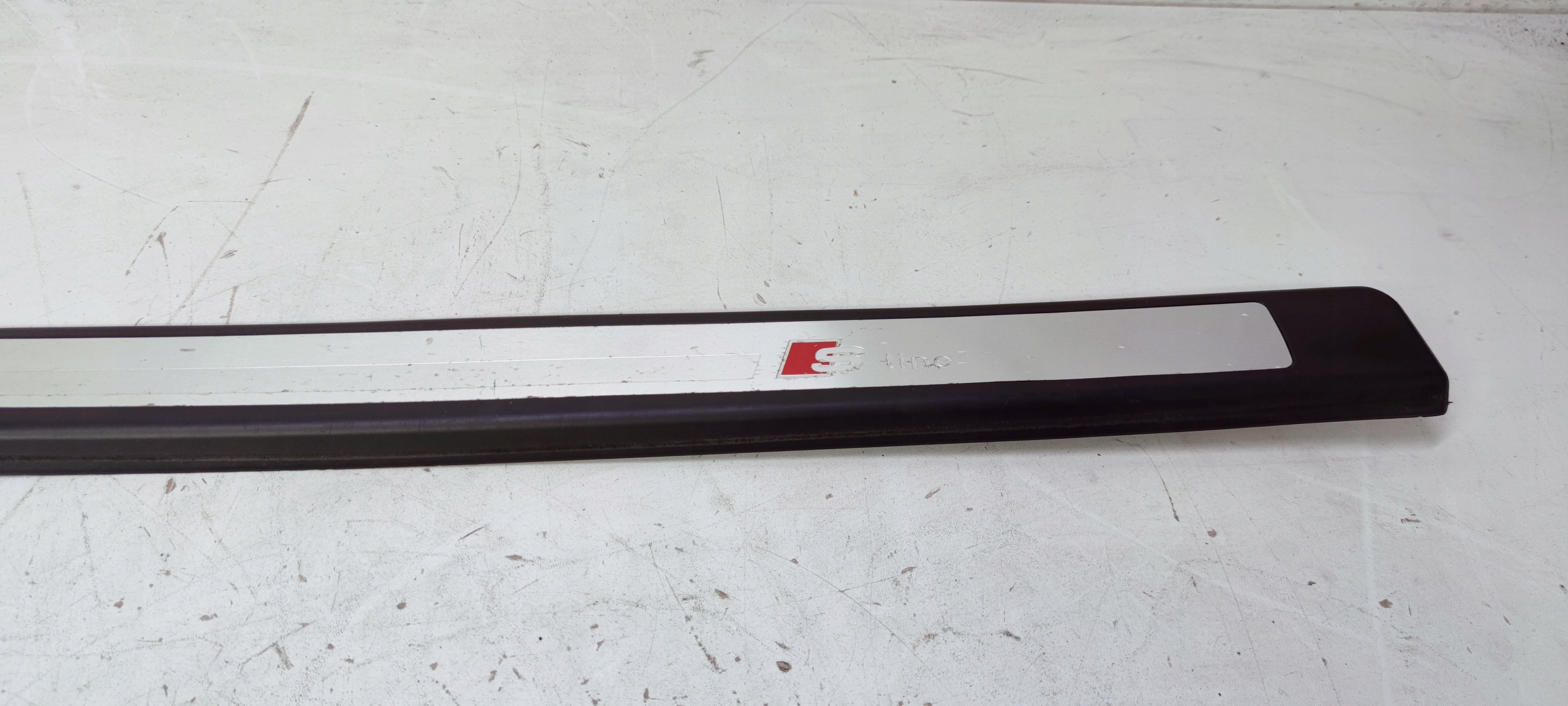moulding threshold left S LINE AUDI A3 8P 8P3853491E