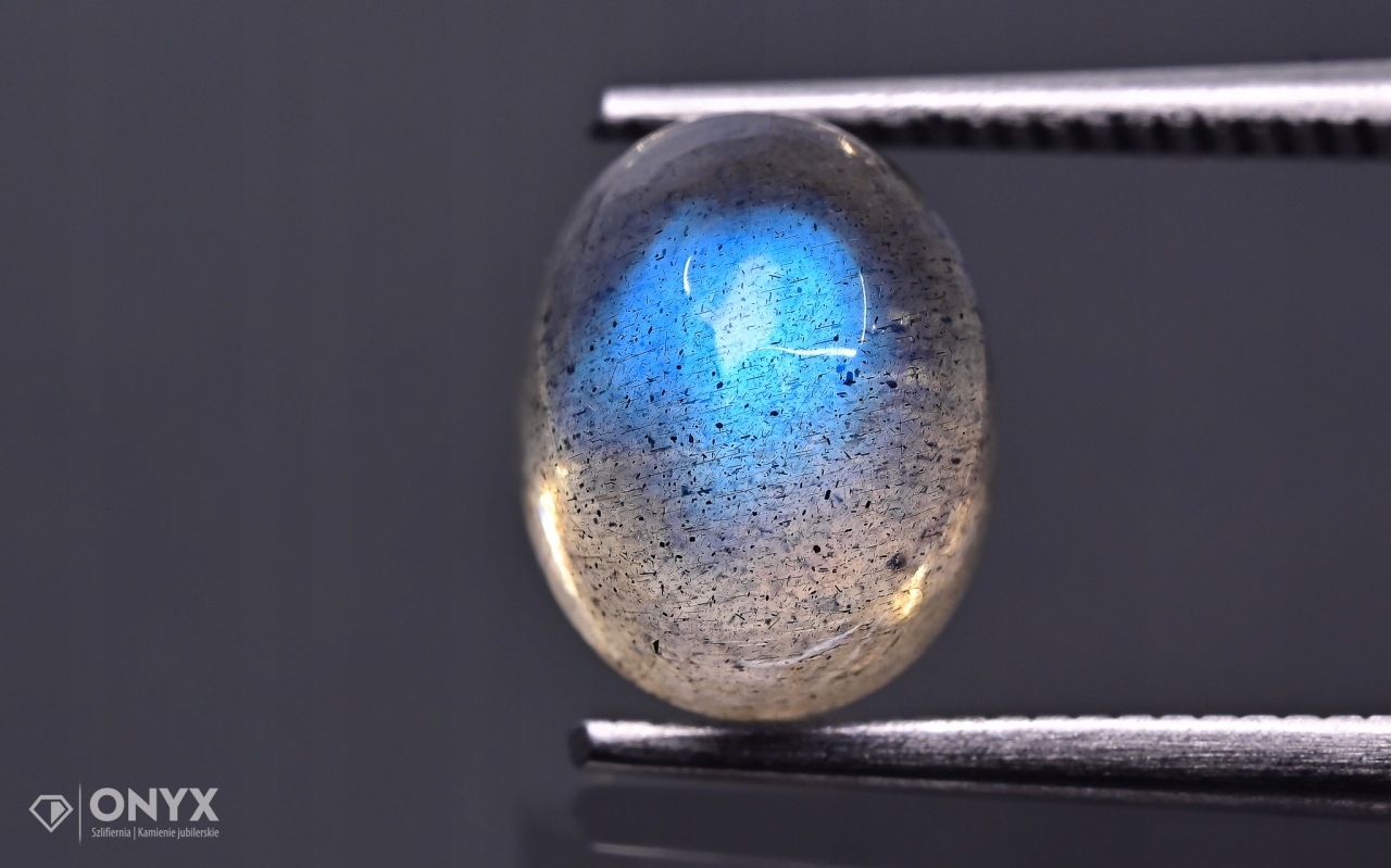 Labradorit kabošon A ovál 9x7 mm