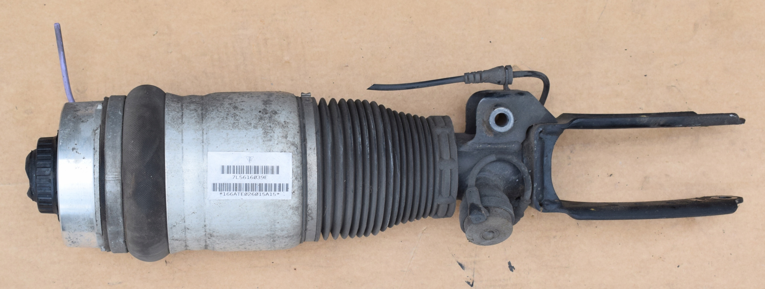 PORSCHE CAYENNE 7L5 LIFT shock absorber front left
