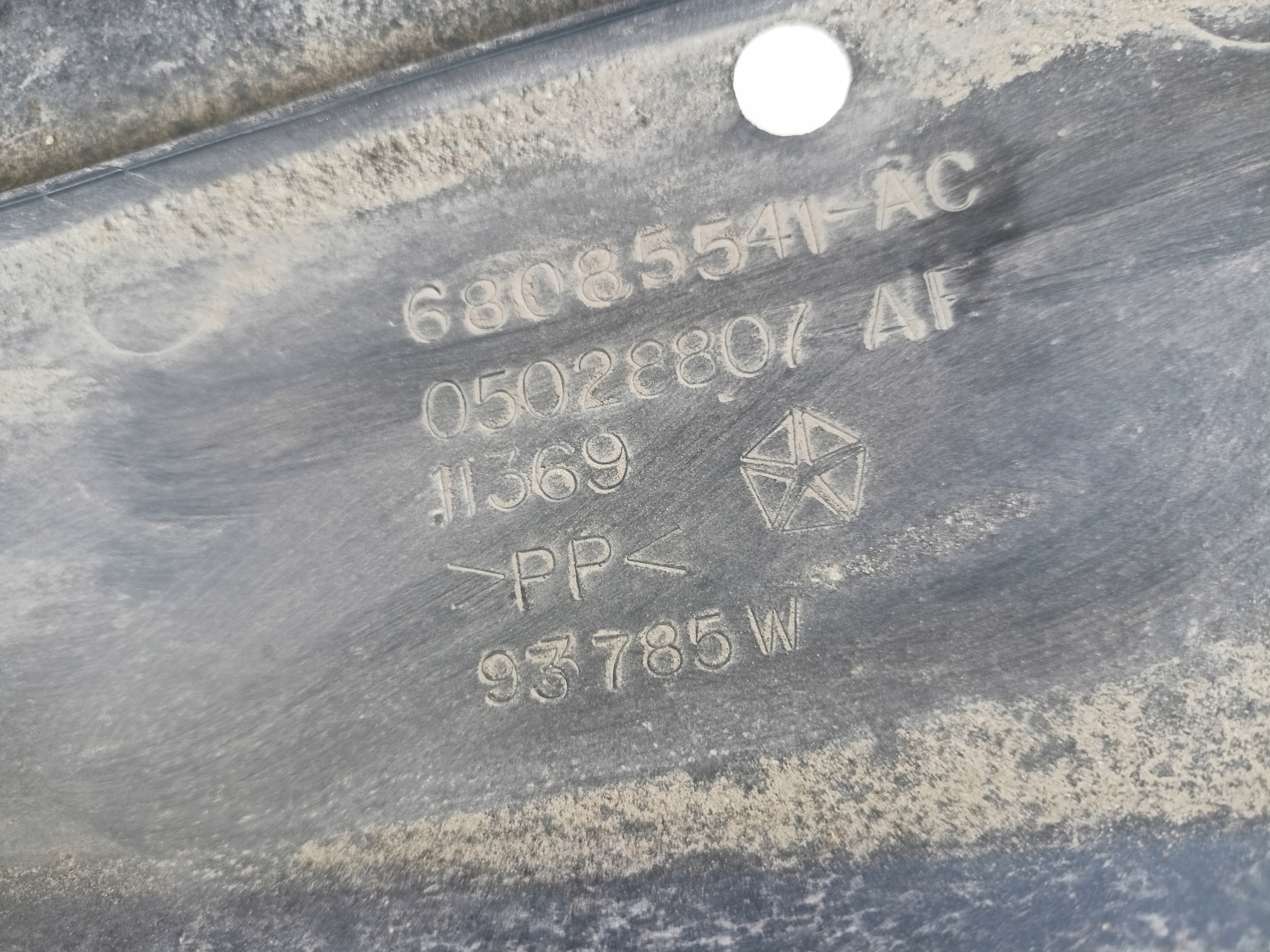 DODGE CHALLENGER 2015+ PŁYTA OSŁONA POD ZDERZAK ORYGINAŁ 68085541-AC Producent części Dodge OE