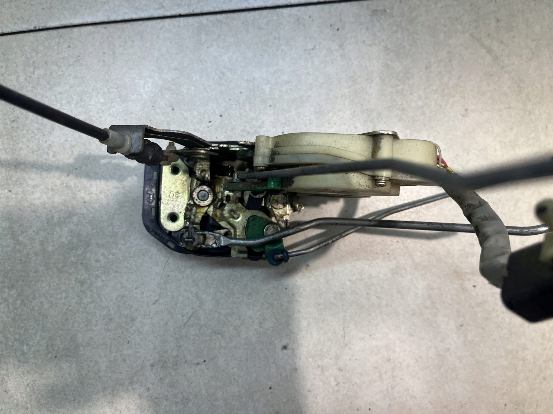 lock door right front 6 PIN KIA SORENTO and 2.5 CRDI