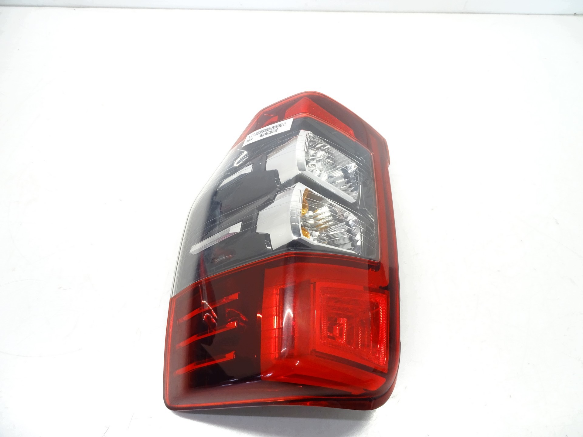 light rear right Mitsubishi L200 8330B216