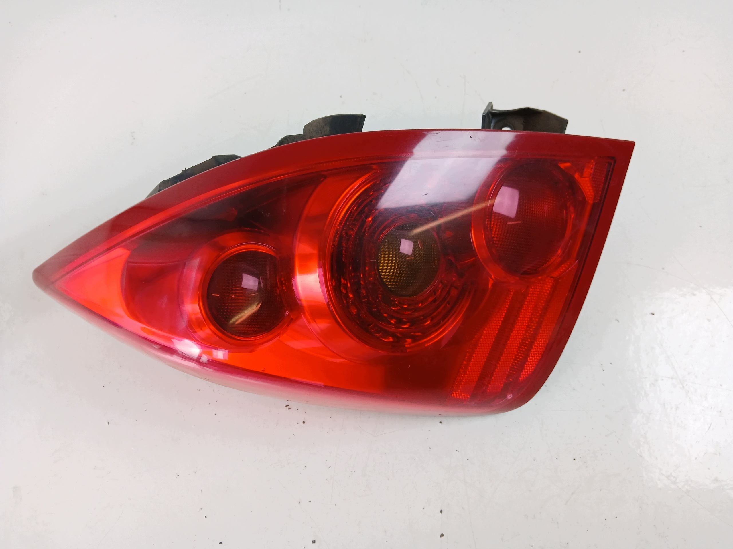 NISSAN PRIMERA P12 light left rear part HB