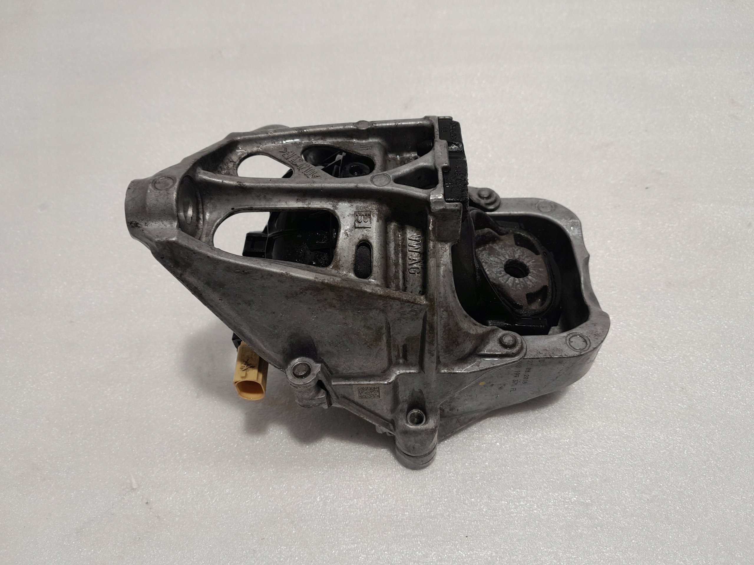 AUDI Q5 II 80A engine mount left 4M0199371FL