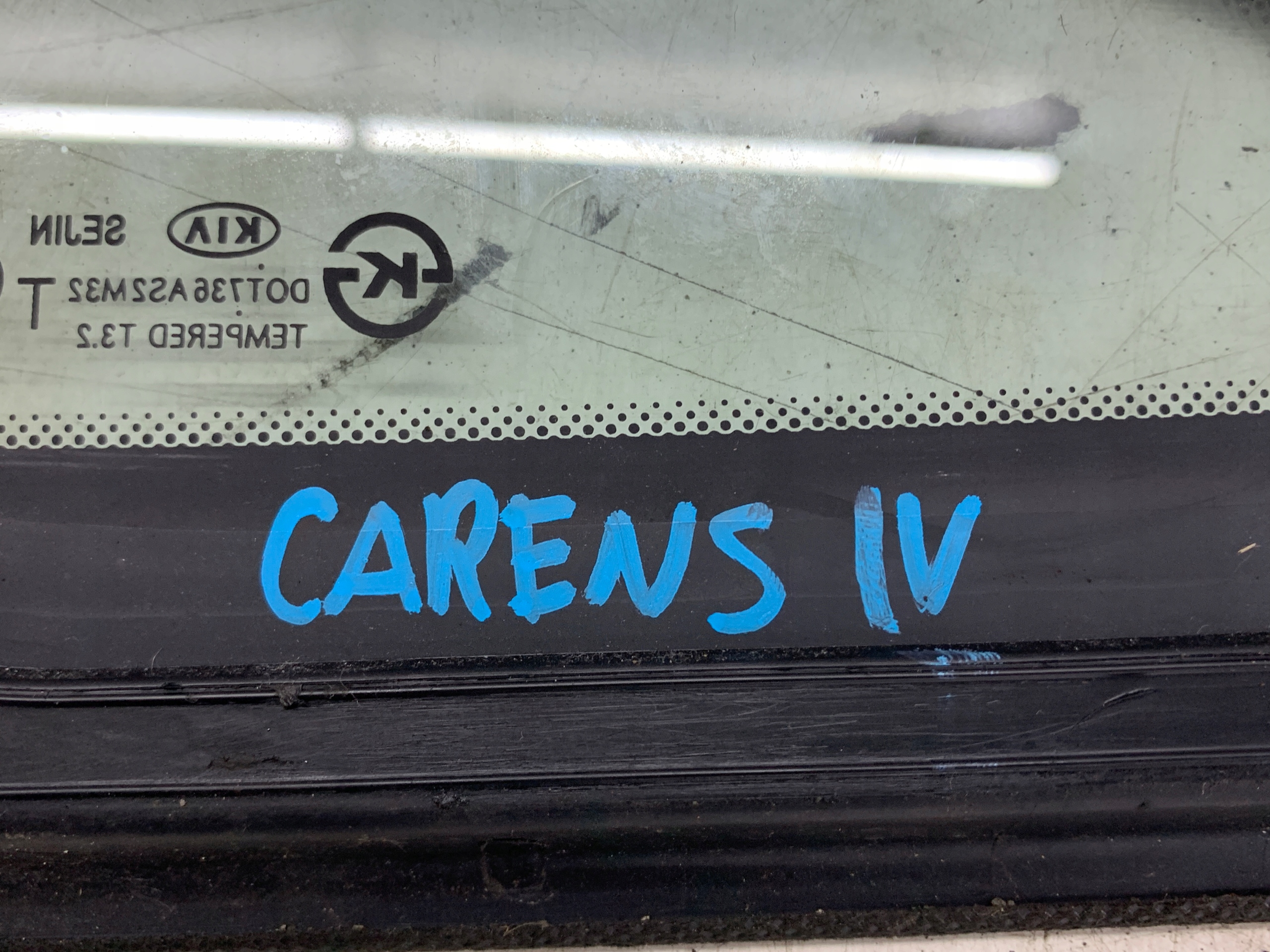 window bodywork front CHROM TROJKAT KIA CARENS IV (13-19) 1.7 CRDI