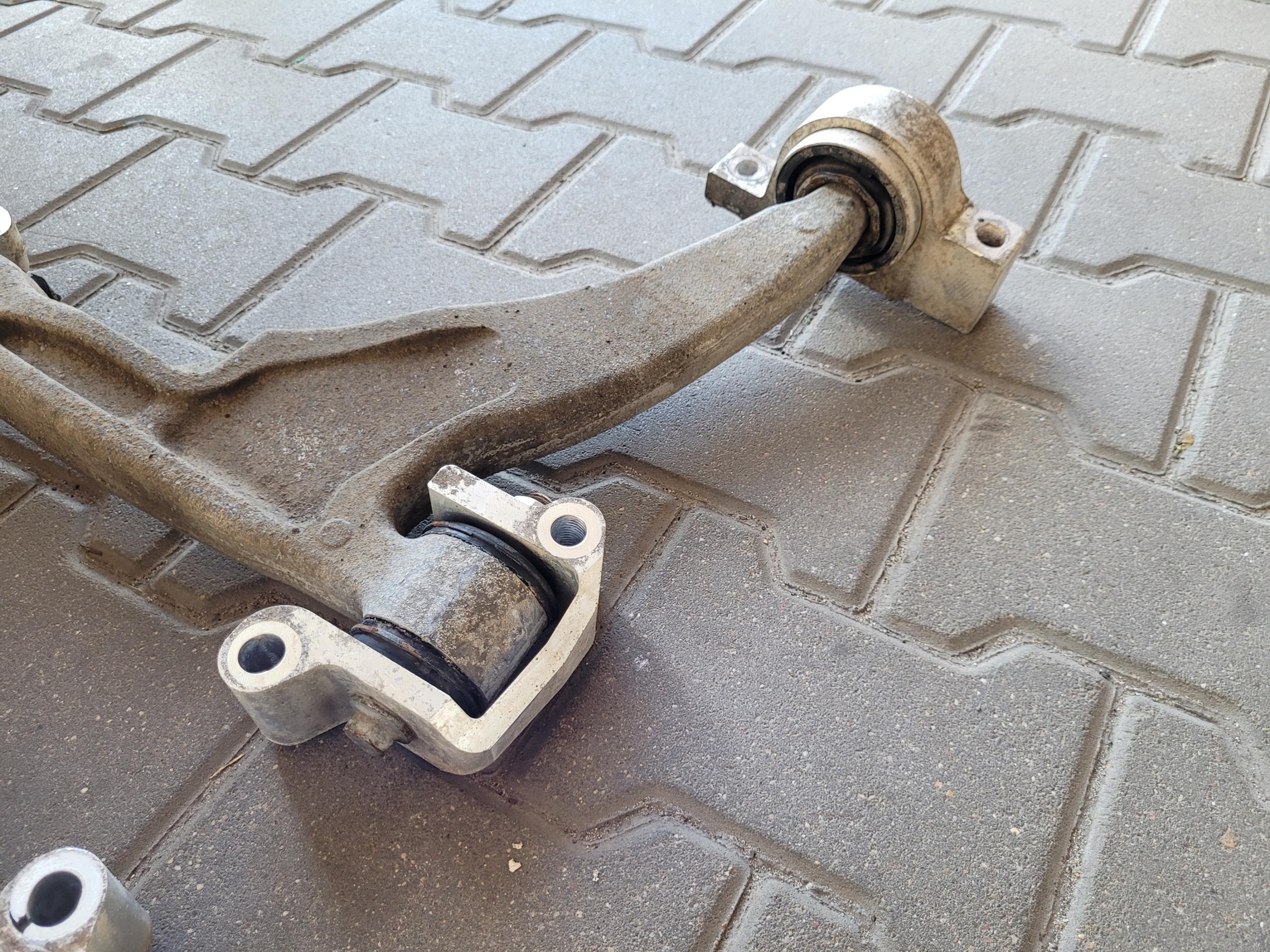 arm front front lower left VOLVO XC60 II 2.0 T8 PHEV HYBRID