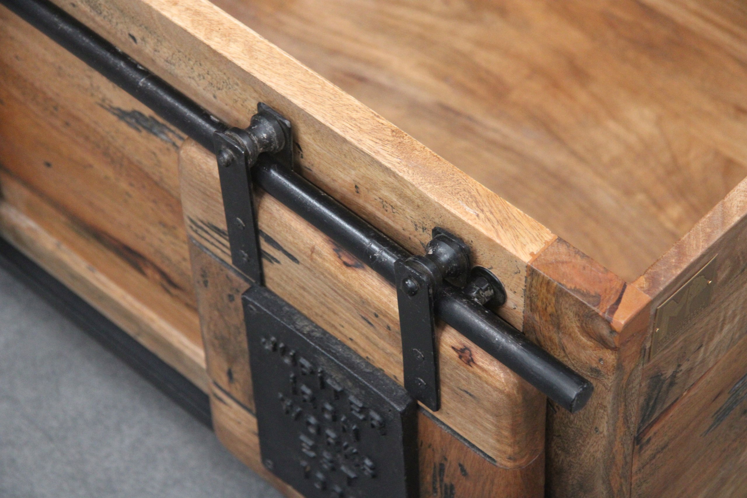 SKRZYNIA Ława Drewniana STOLIK Lite Drewno Do Sypialni MANGO LOFT BGM24 Kolor mebla odcienie brązu wielokolorowy