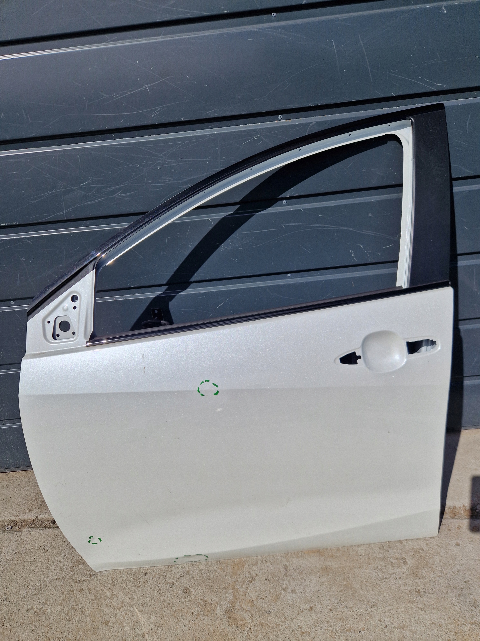 TOYOTA YARIS IV DRZWI PRZÓD LEWE