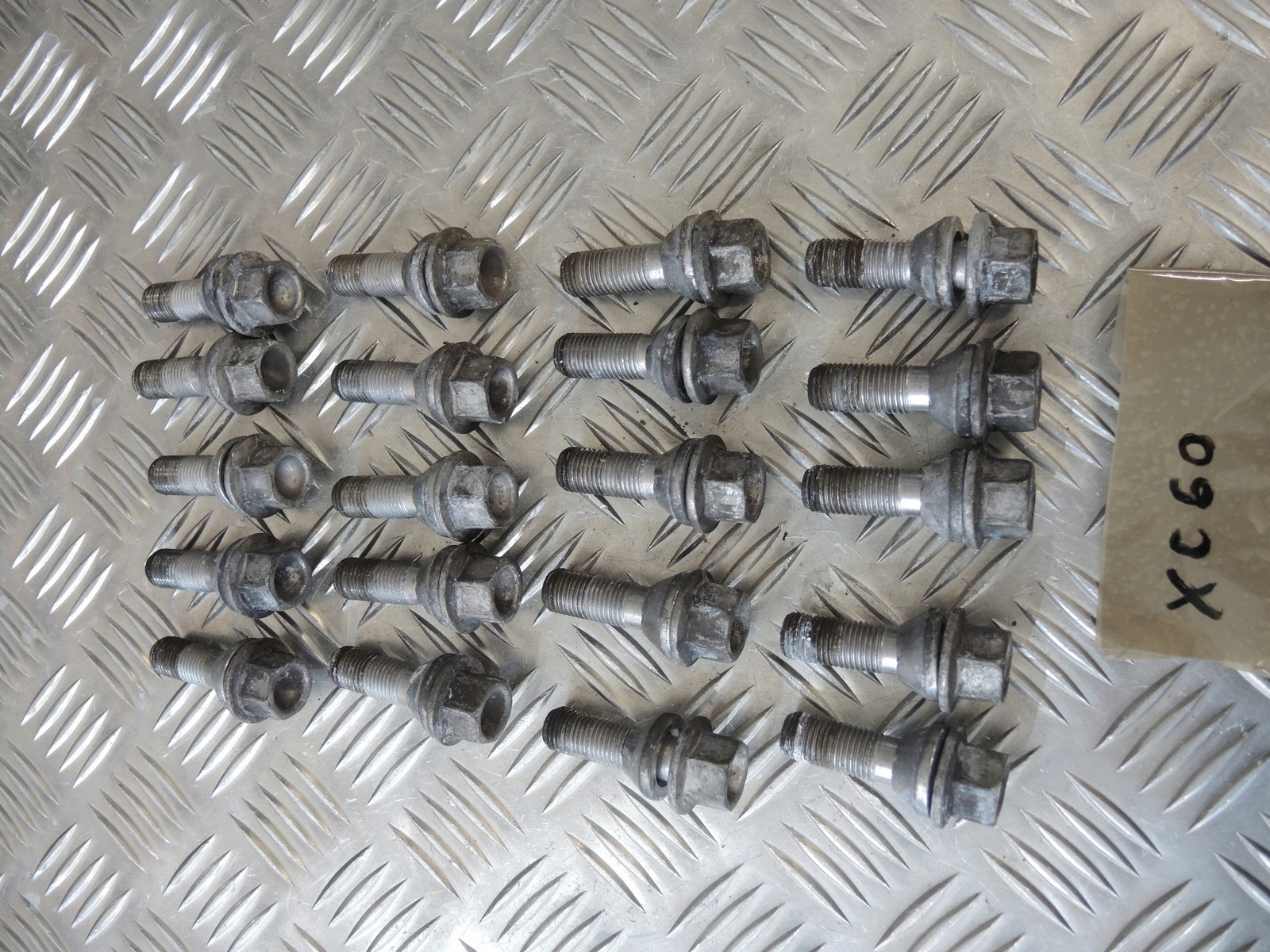 VOLVO XC60 II БОЛТЫ ШПИЛЬКИ КОЛЬ ALU 2017-