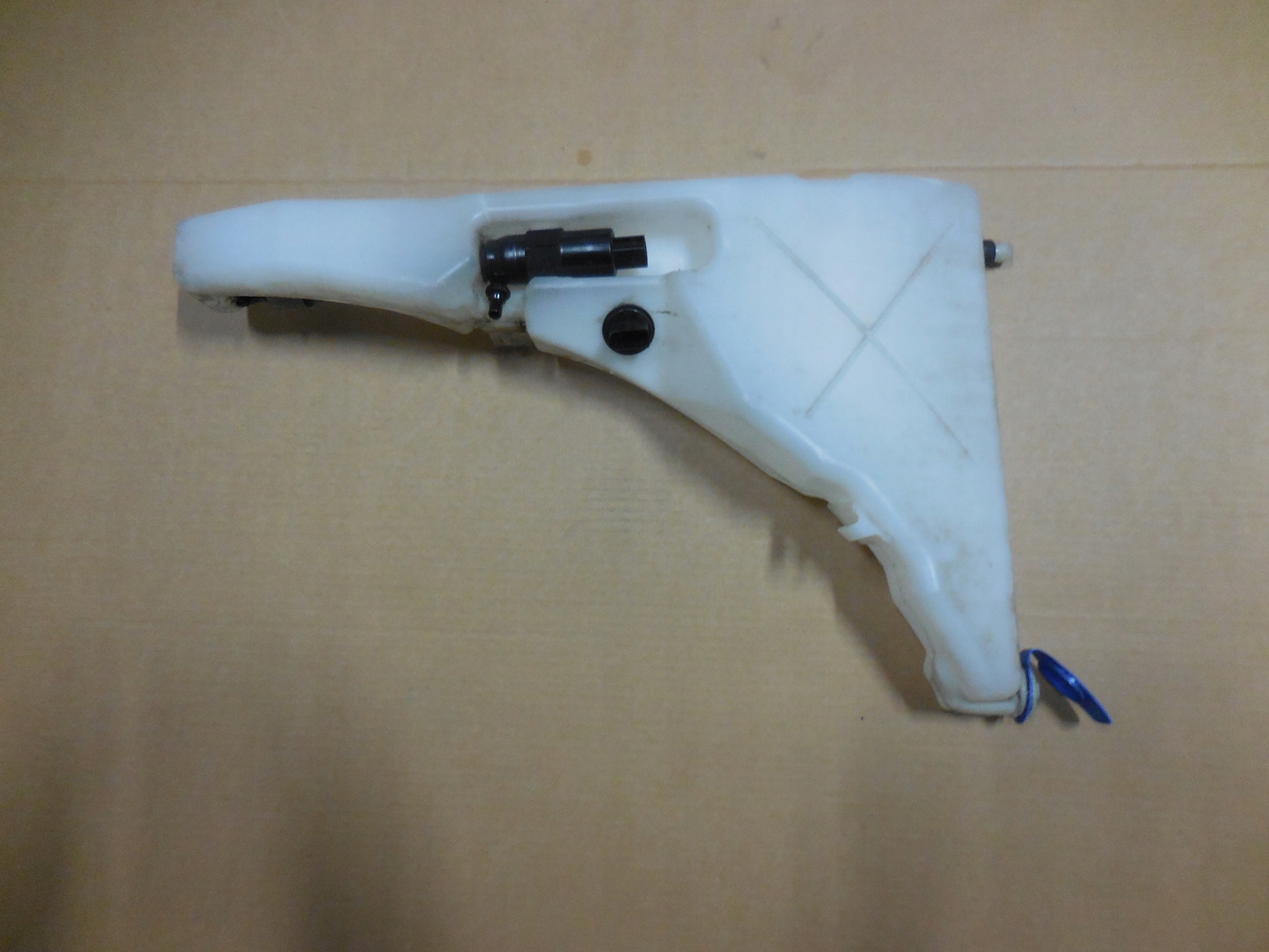 /P1/96 - AUDI A8 D4 бачок омивача 4h0955451c