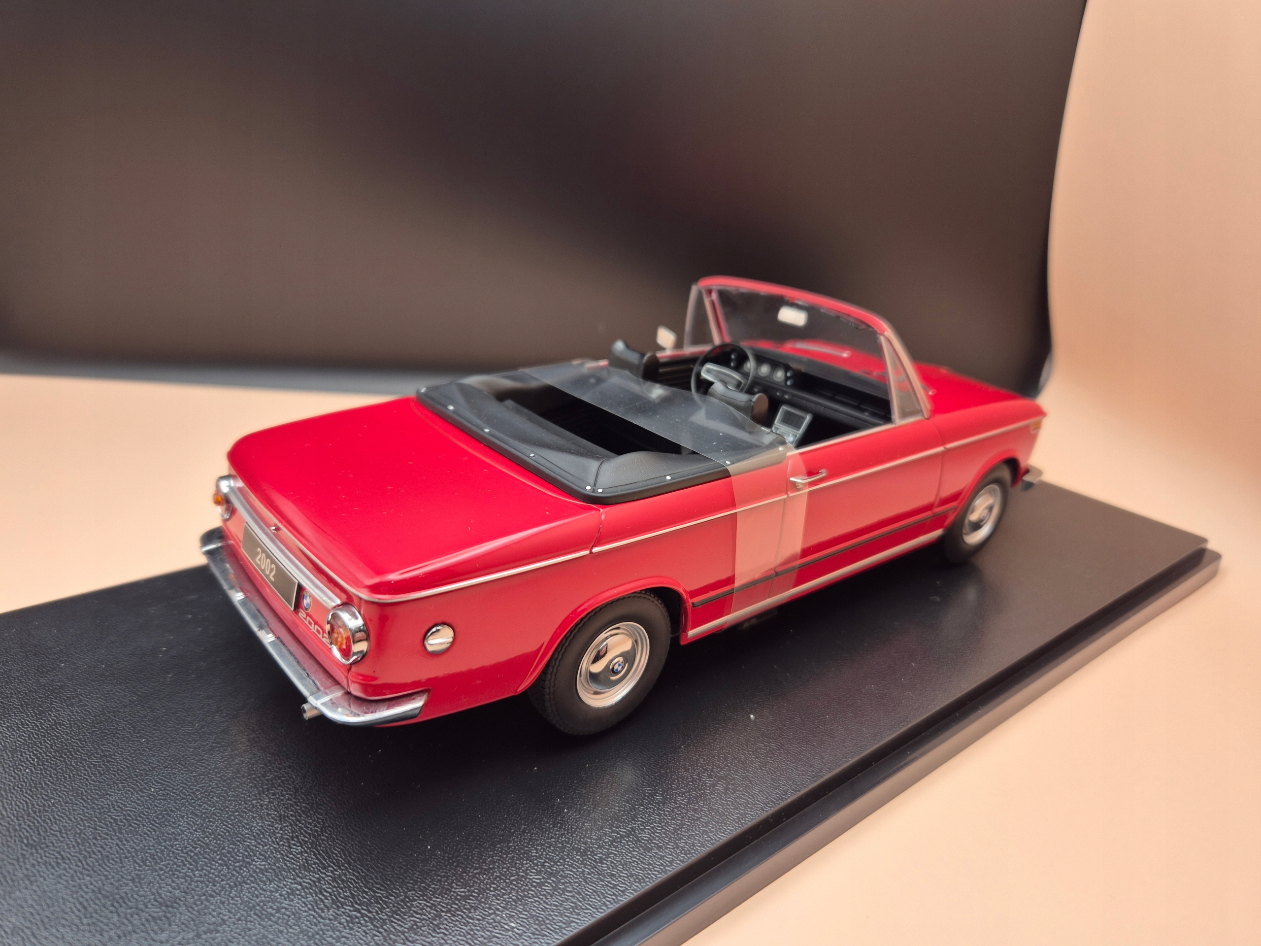 KK SCALE BMW 2002 Cabriolet 1971 RED 1:18 Model BMW 2002 Cabriolet