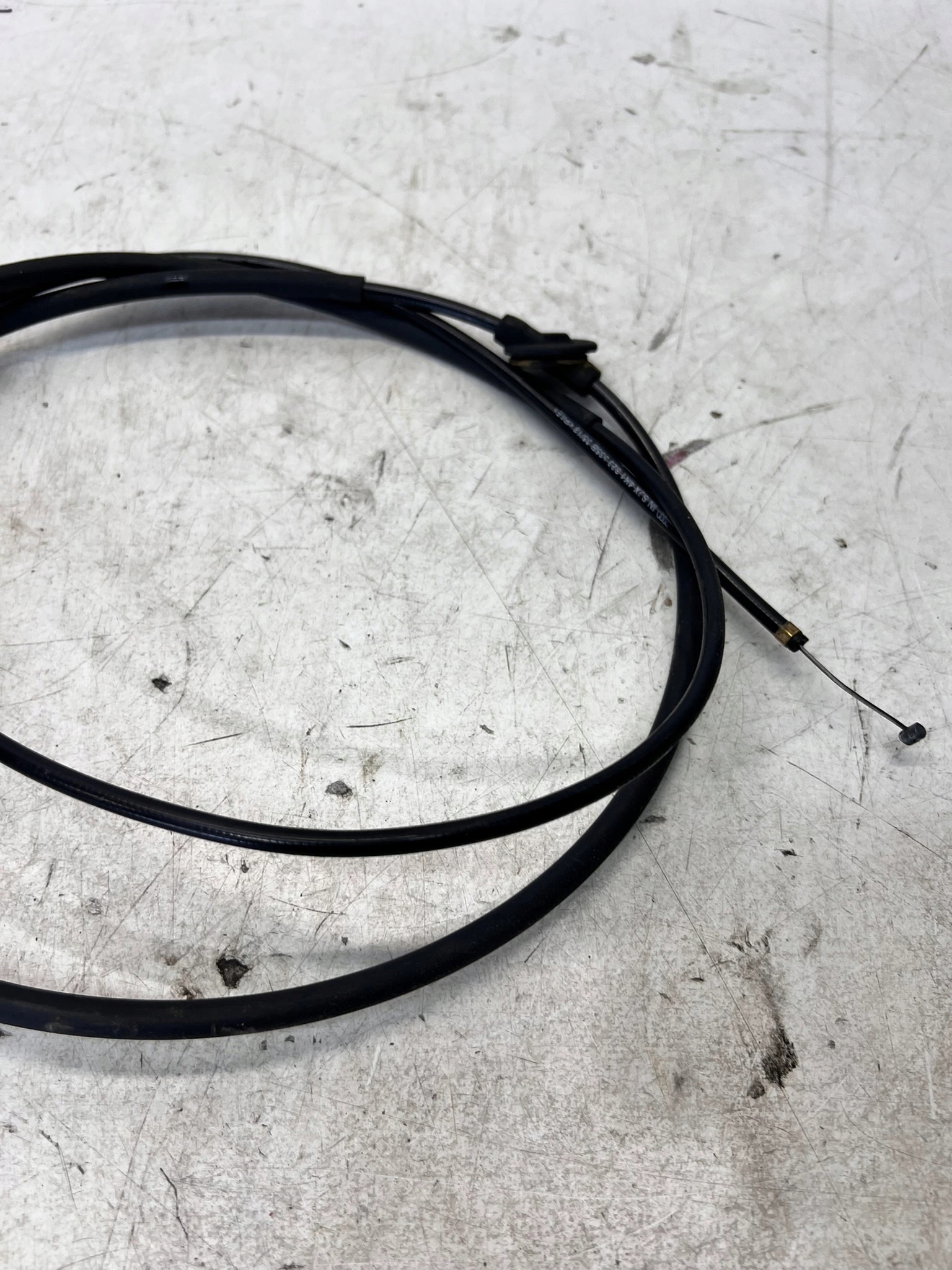 Câble Levier pour l’ouverture du capot AUDI A6 C8 4K1823535B