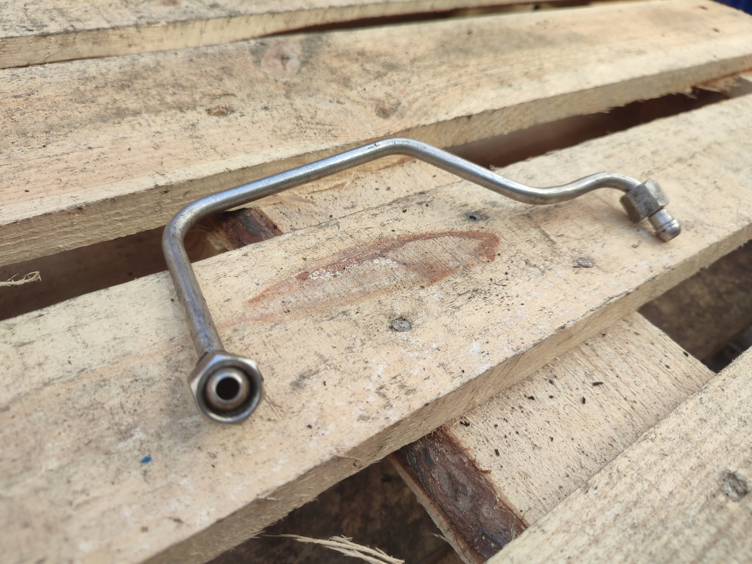AUDI A4 B7 2.0 TFSI hose fuel 06F127501N