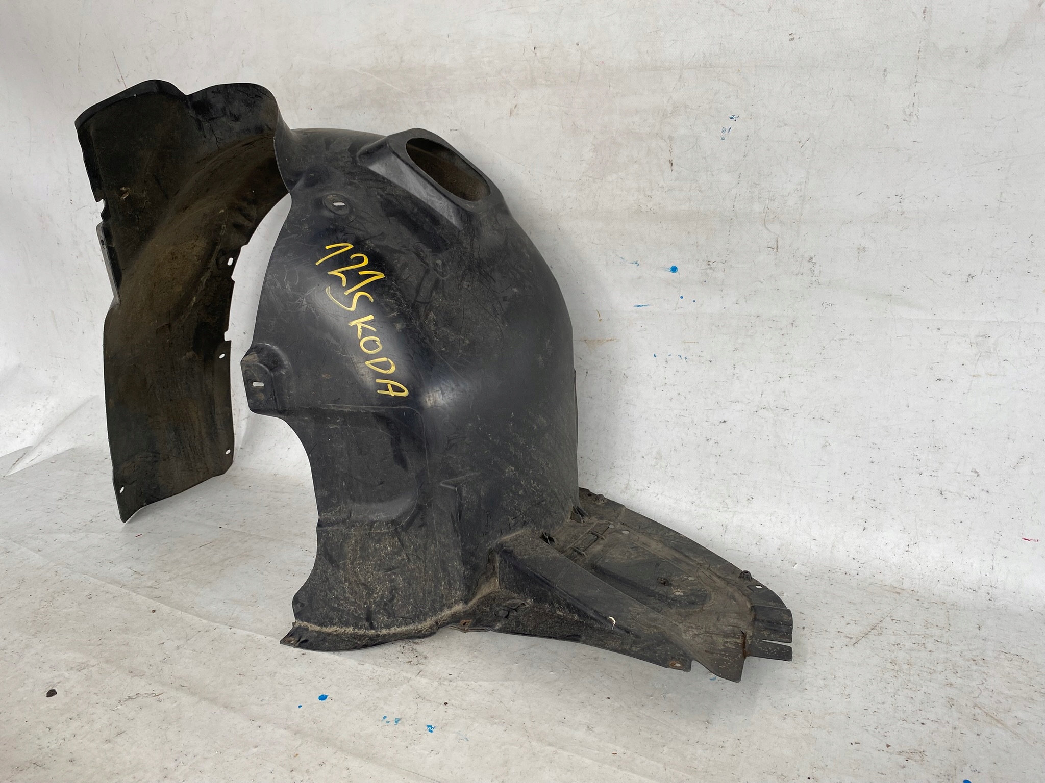 SKODA RAPID 11- mudguard left front 5JA809961B