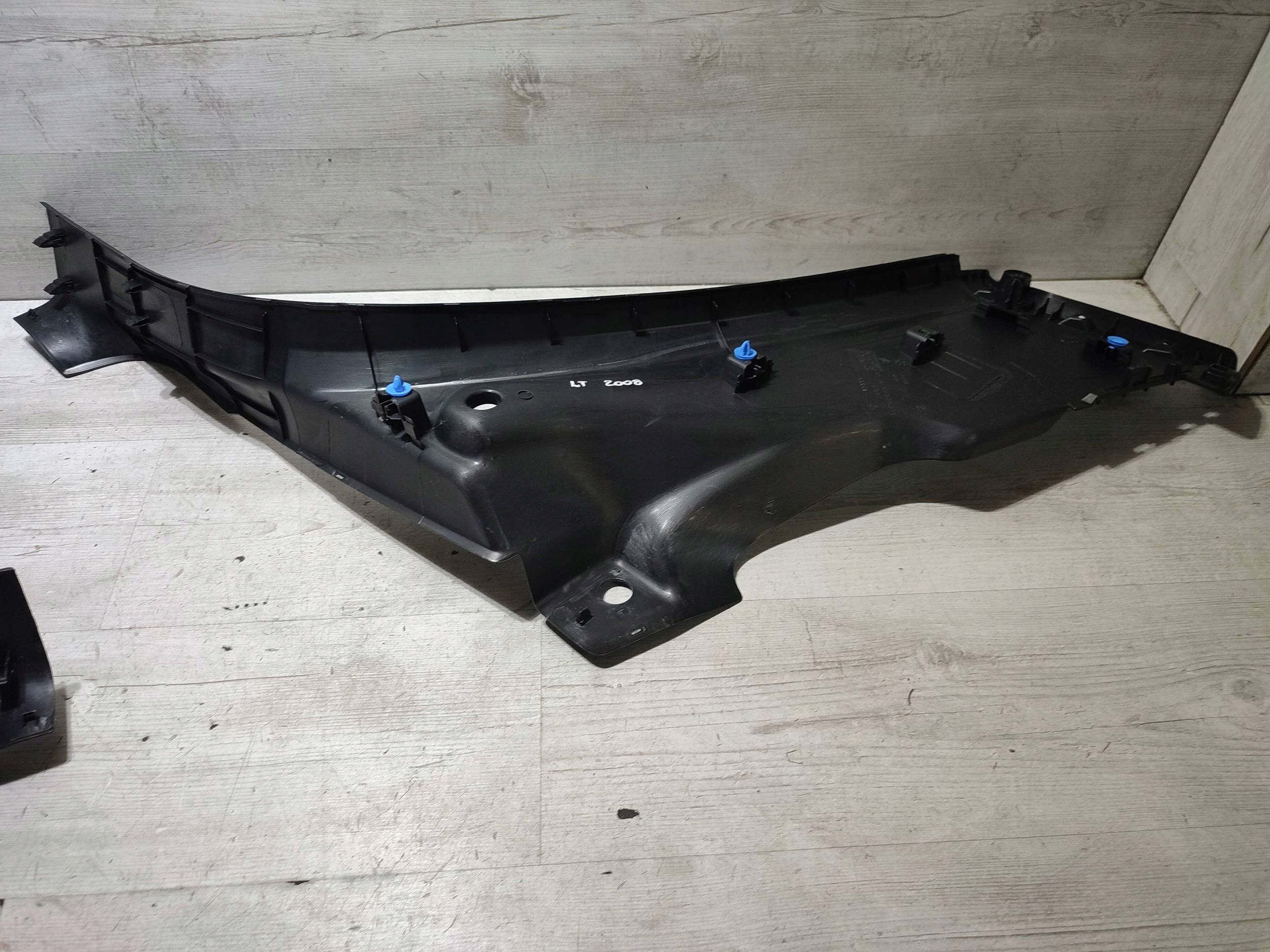 Peugeot 2008 and 2018 rear part side left moulding threshold cap