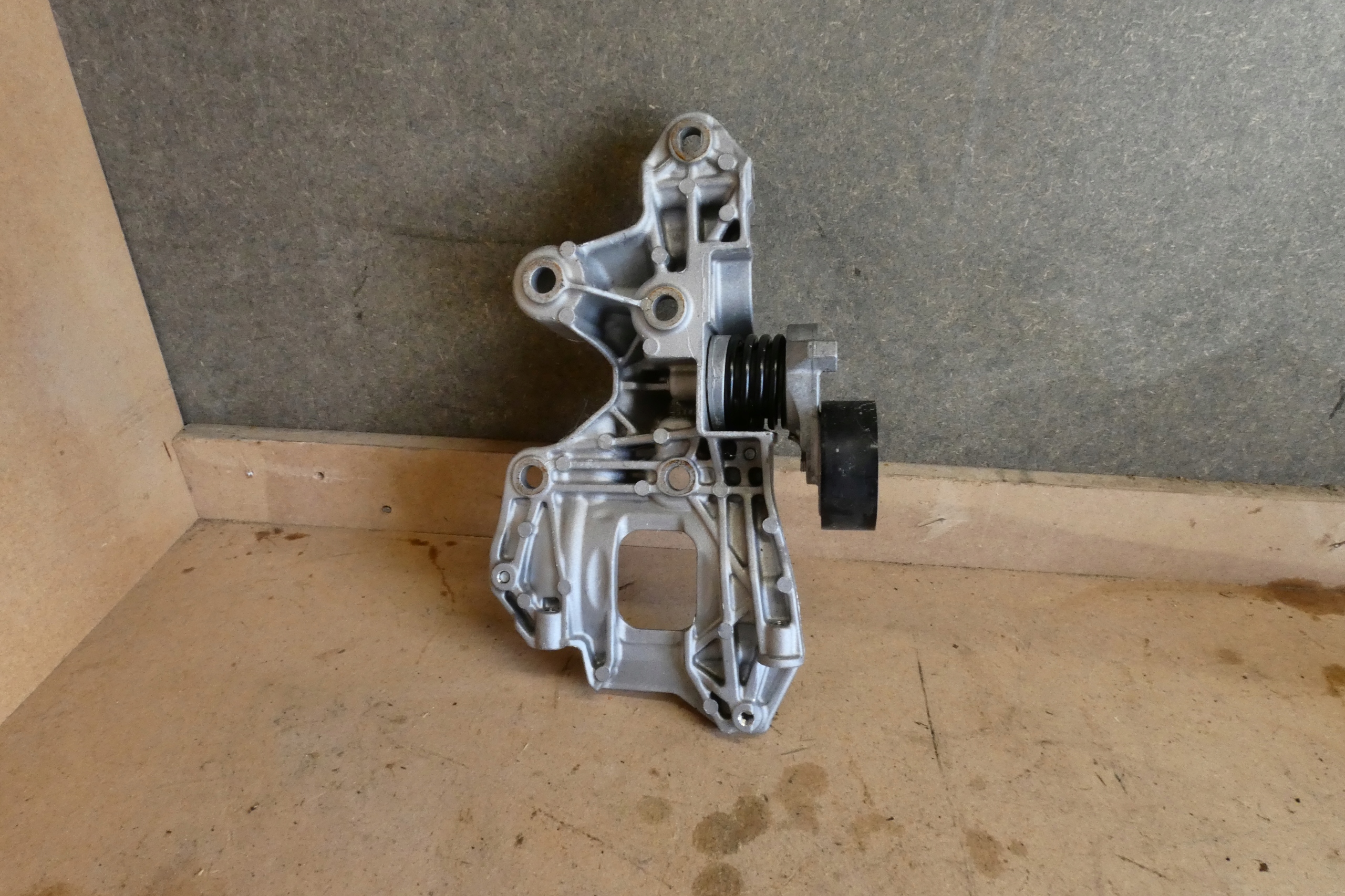 Support Support plaque Support plaque 117105158 RENAULT DACIA RENAULT NISSAN
