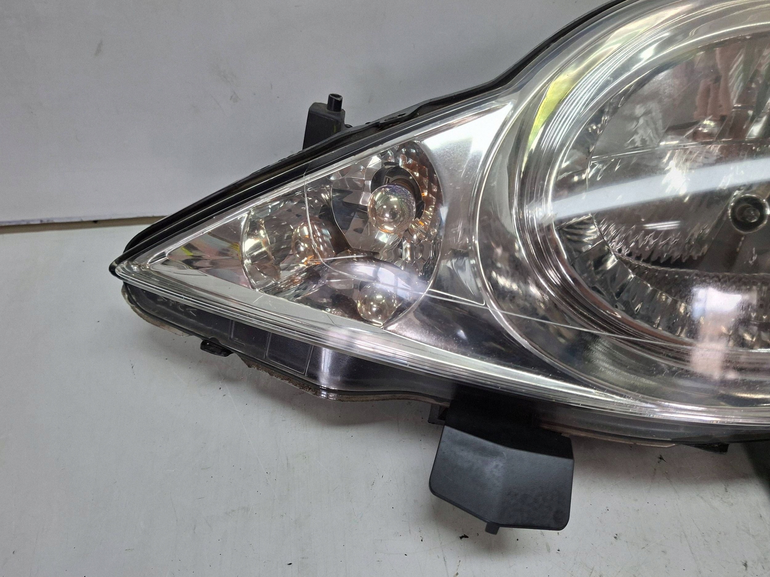 light front left 81170-0H030 PEUGEOT 107 2005