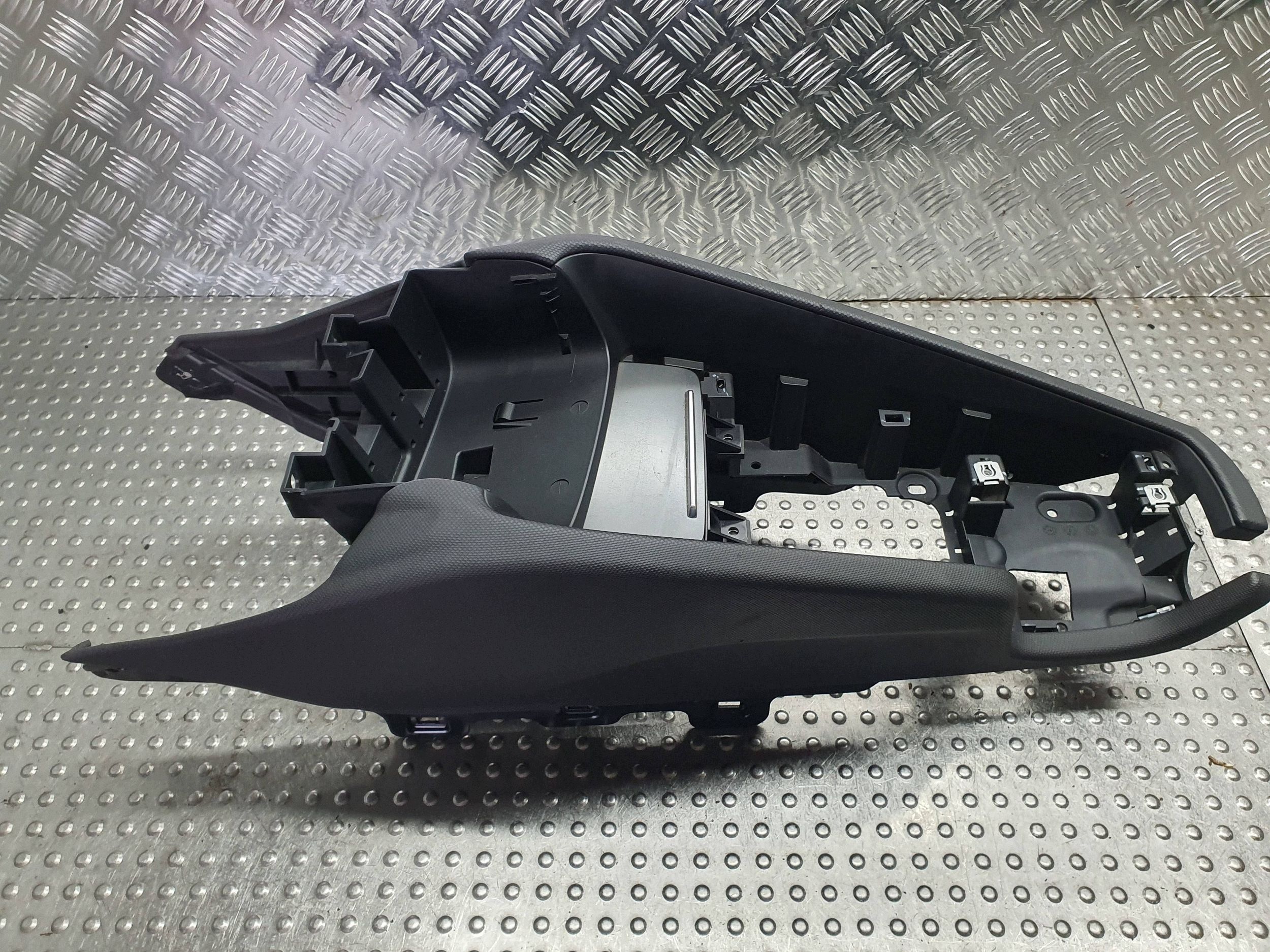TUNEL media 8J1863242A AUDI TT 8J