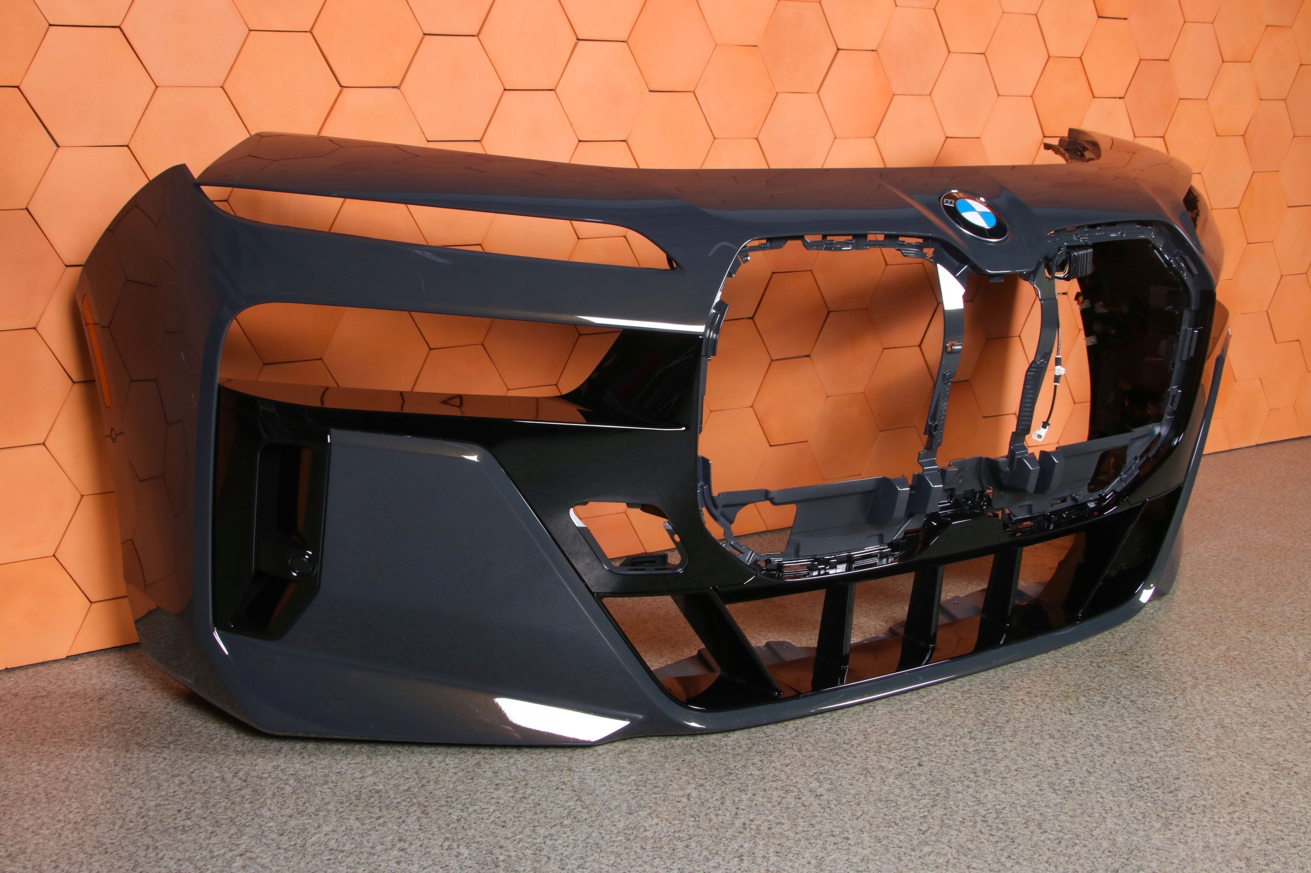 BMW 7 G70 i7 m-packet bumper front USA colour C36