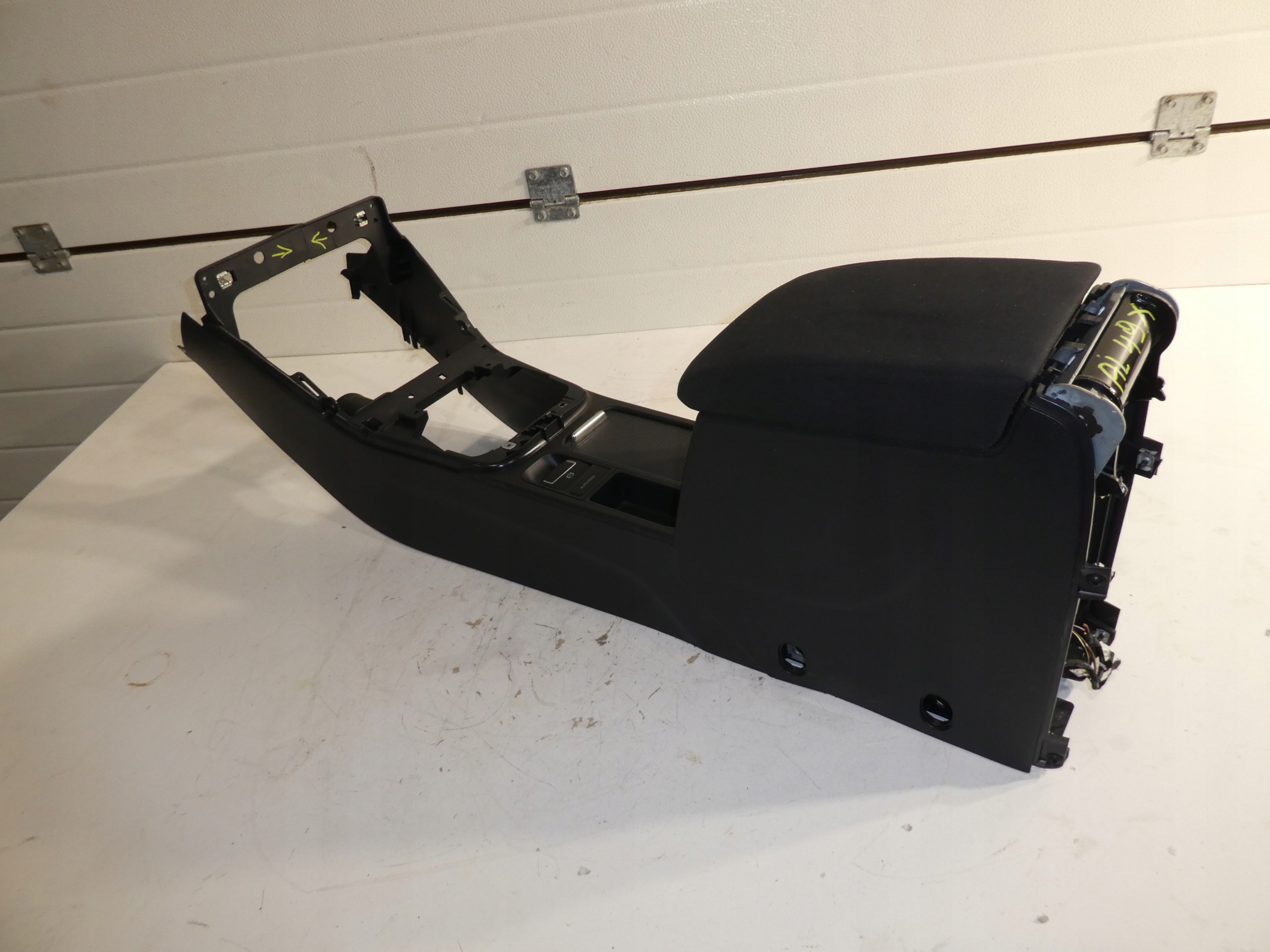 TUNEL armrest VW TIGUAN plus 5NO864251B
