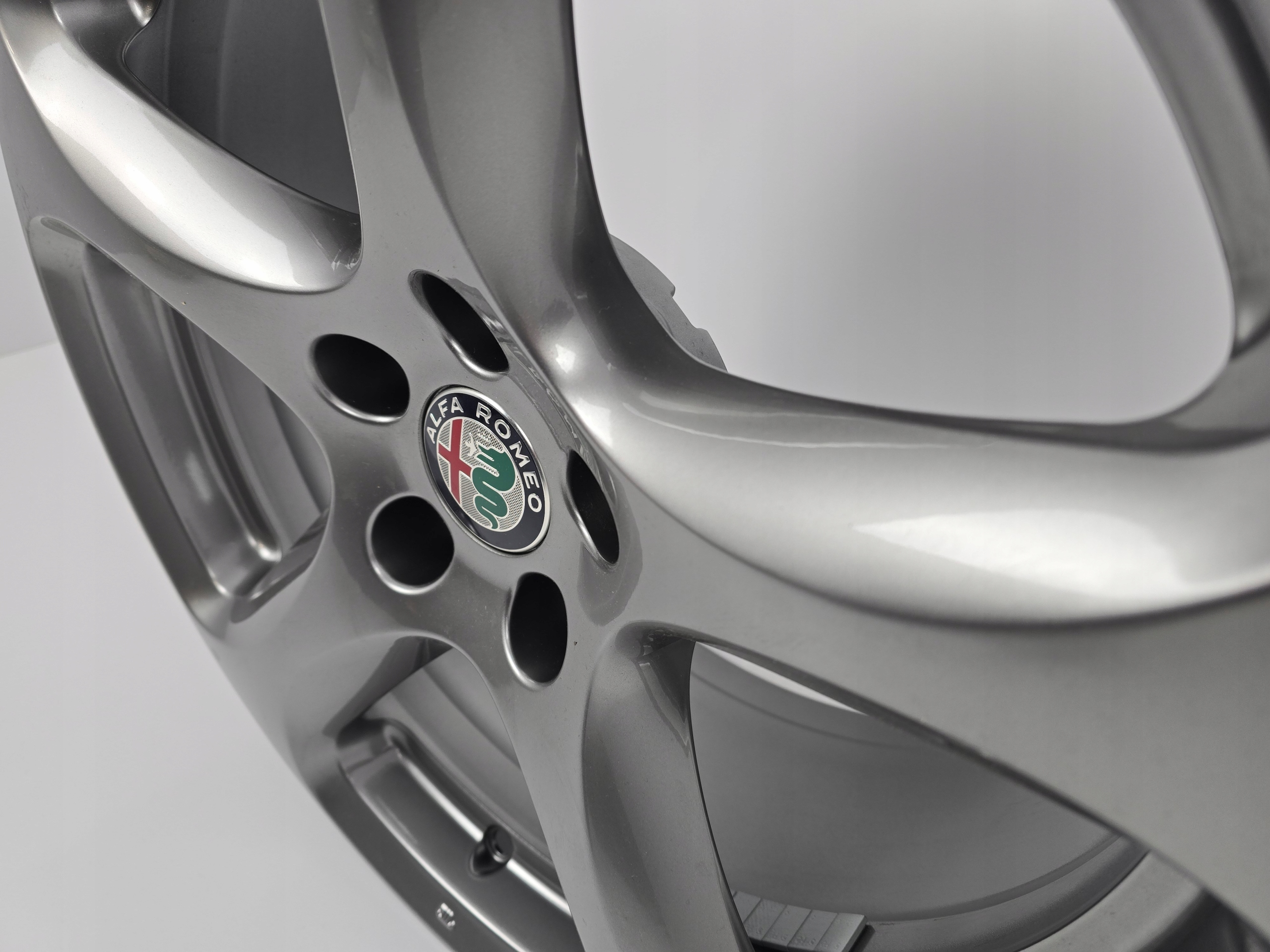 NOWE Felgi Alfa Romeo 18 Giulia Stelvio Giulietta Szerokość felgi 8.0