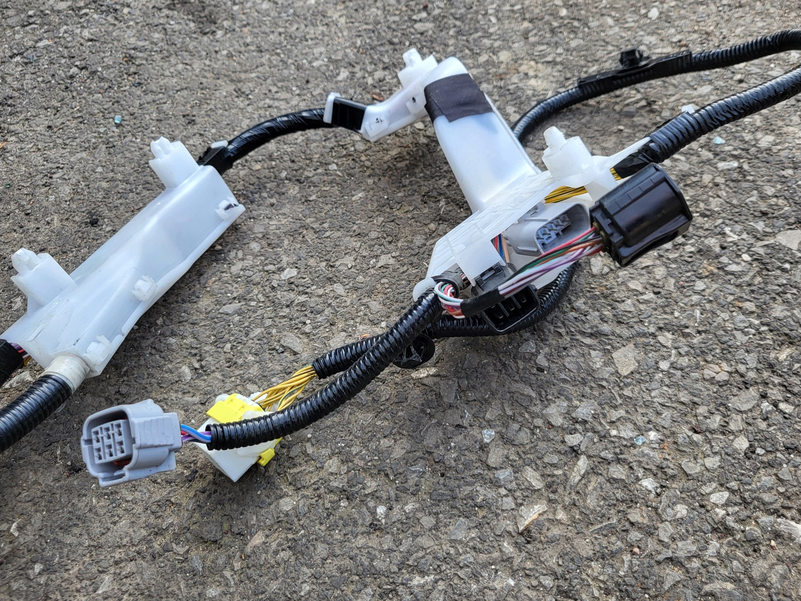 bundle wiring KOMORY of the engine terminal plus compartment BEZP. TOYOTA RAV4 V
