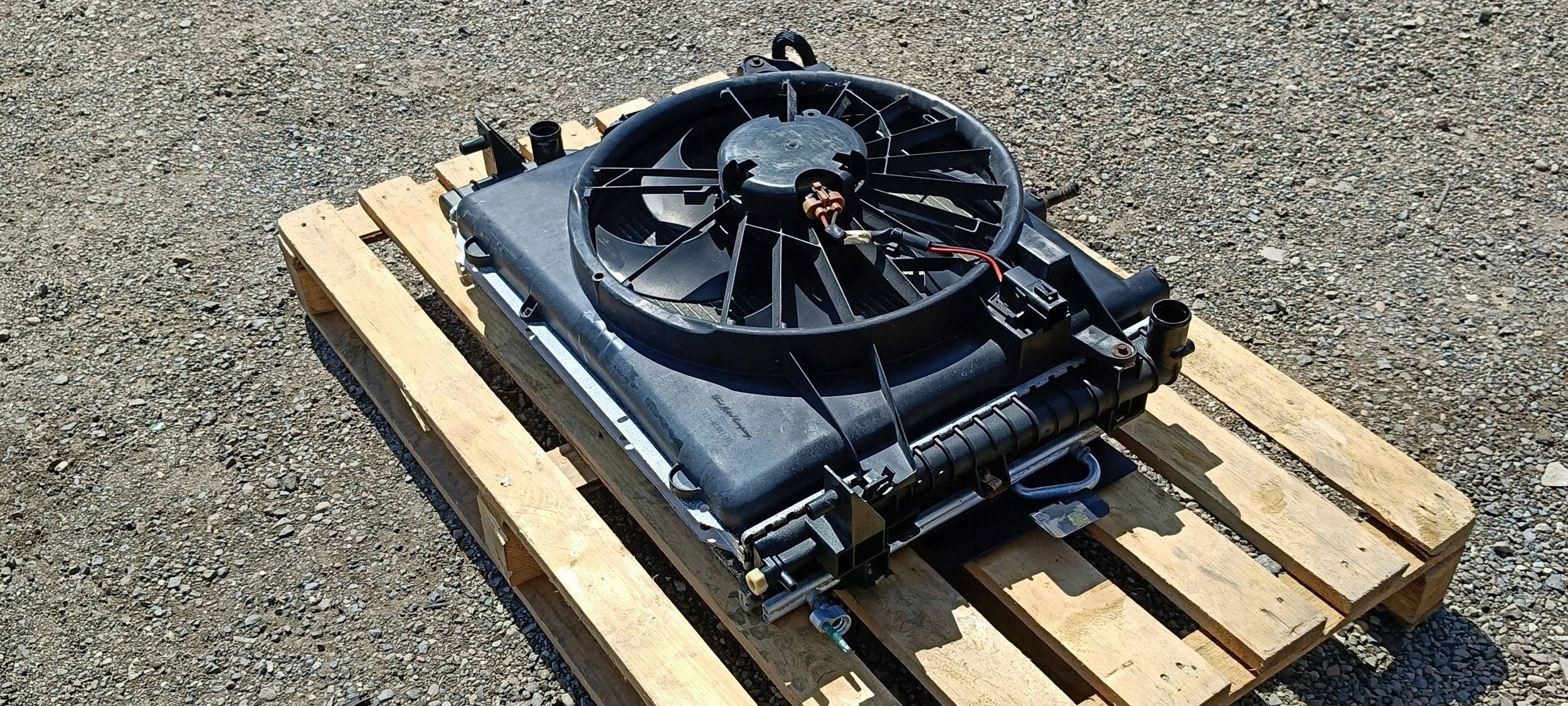 Komplet chladiče chladič ventilátor automat Ford Mustang 2005-2009