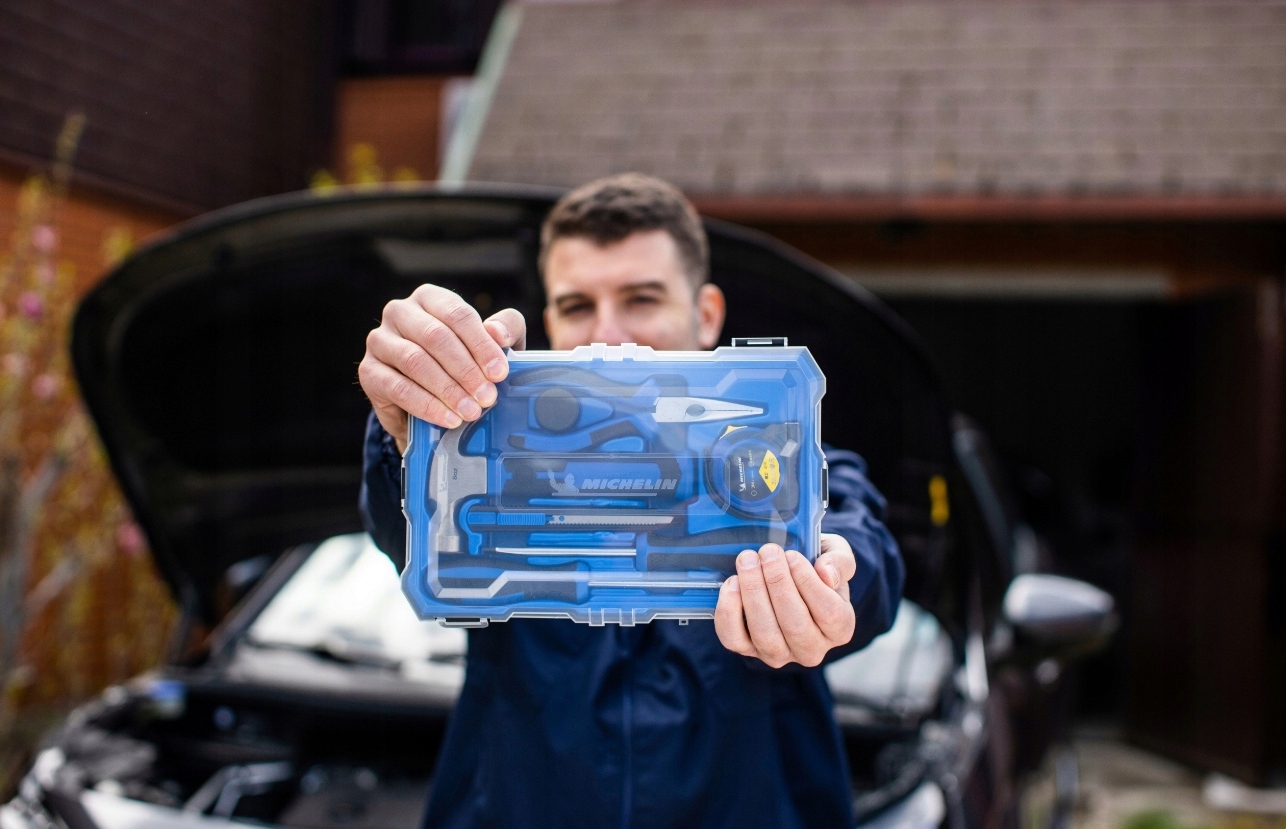 MICHELIN ZESTAW NARZĘDZI W WALIZCE 7 ELEMENTÓW Kod producenta 33337