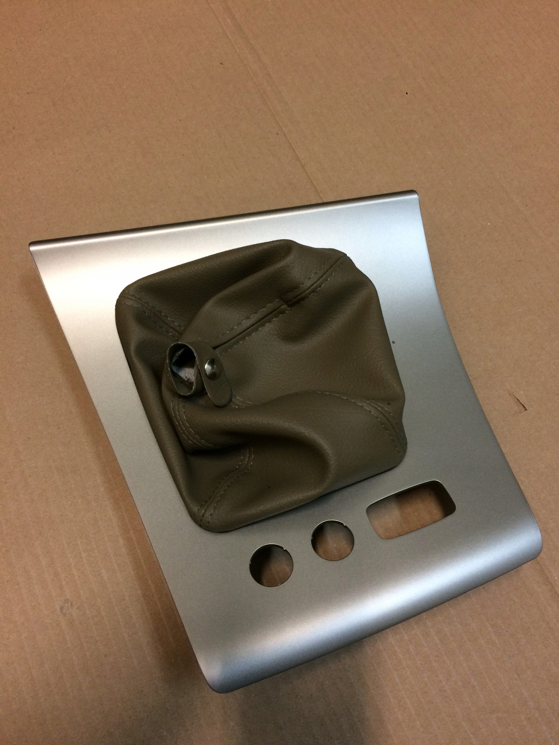 156078519 VV-691A - ALFA ROMEO 159 ПАНЕЛЬ РЫЧАГА + СИЛЬФОН НОВЫЙ 519