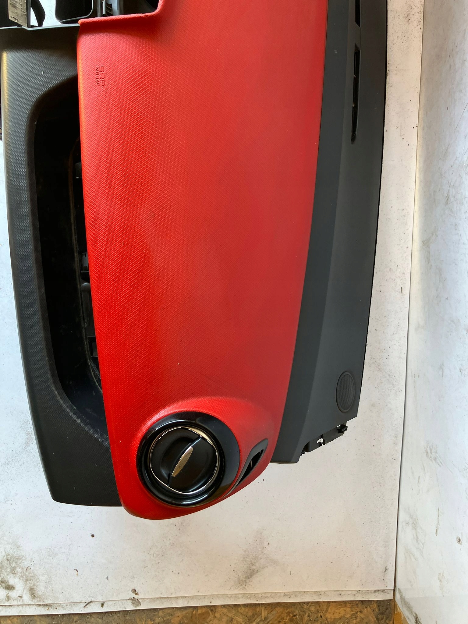 konzola airbag spolujezdce CLIO IV červená