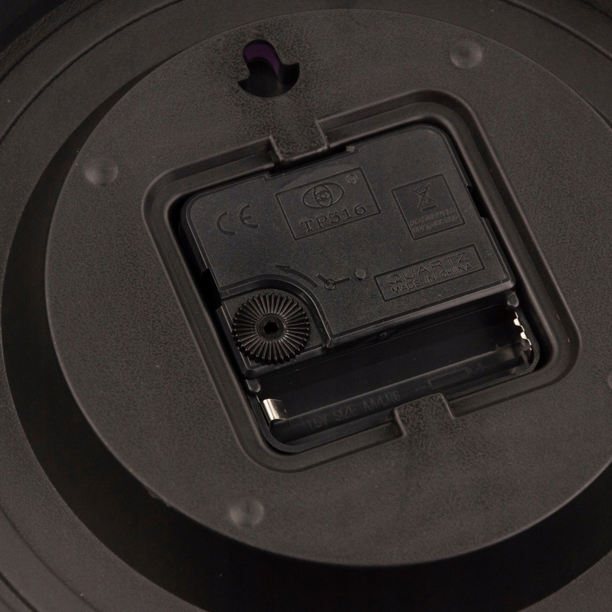 ZEGAR ŚCIENNY CZYTELNY SEKUNDNIK STYLOWY GRUBY DO SALONU KUCHNI AA R6 Typ ścienny