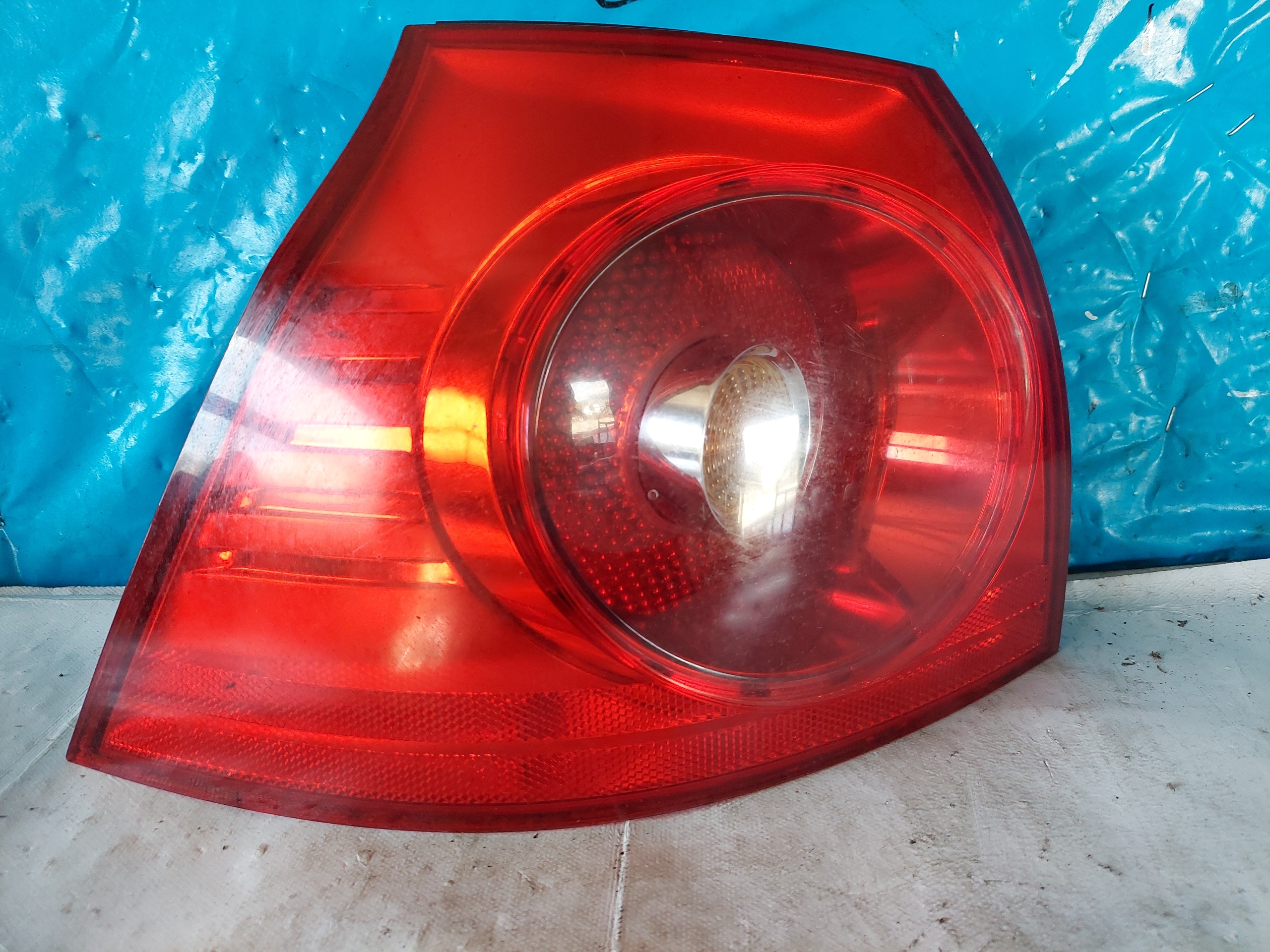 light GOLF V HB 1K6945095 left rear part