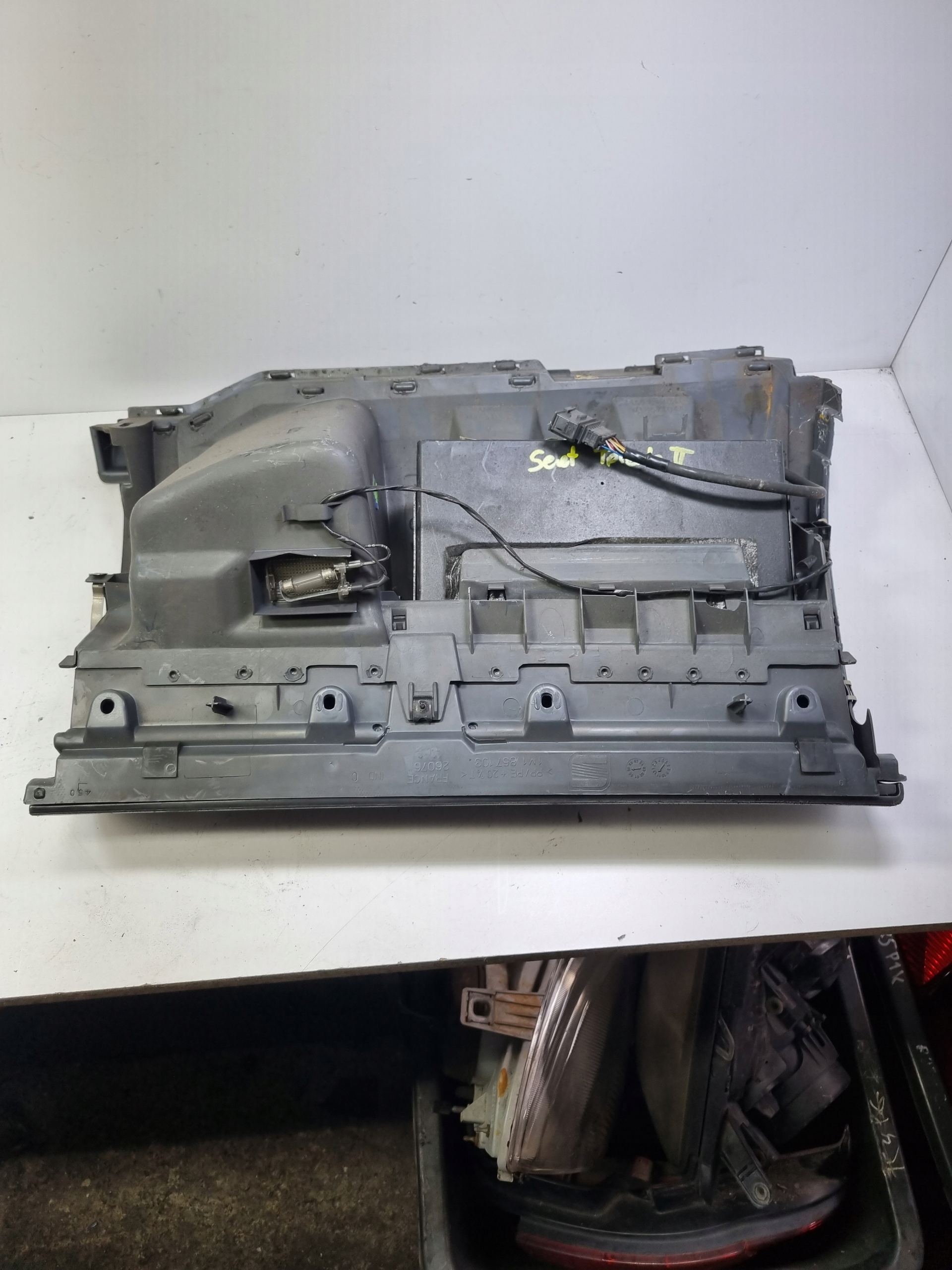 SCHOWEK PASAŻERA + ZMIENIARKA SEAT LEON I 1M1857104A Typ samochodu Samochody osobowe