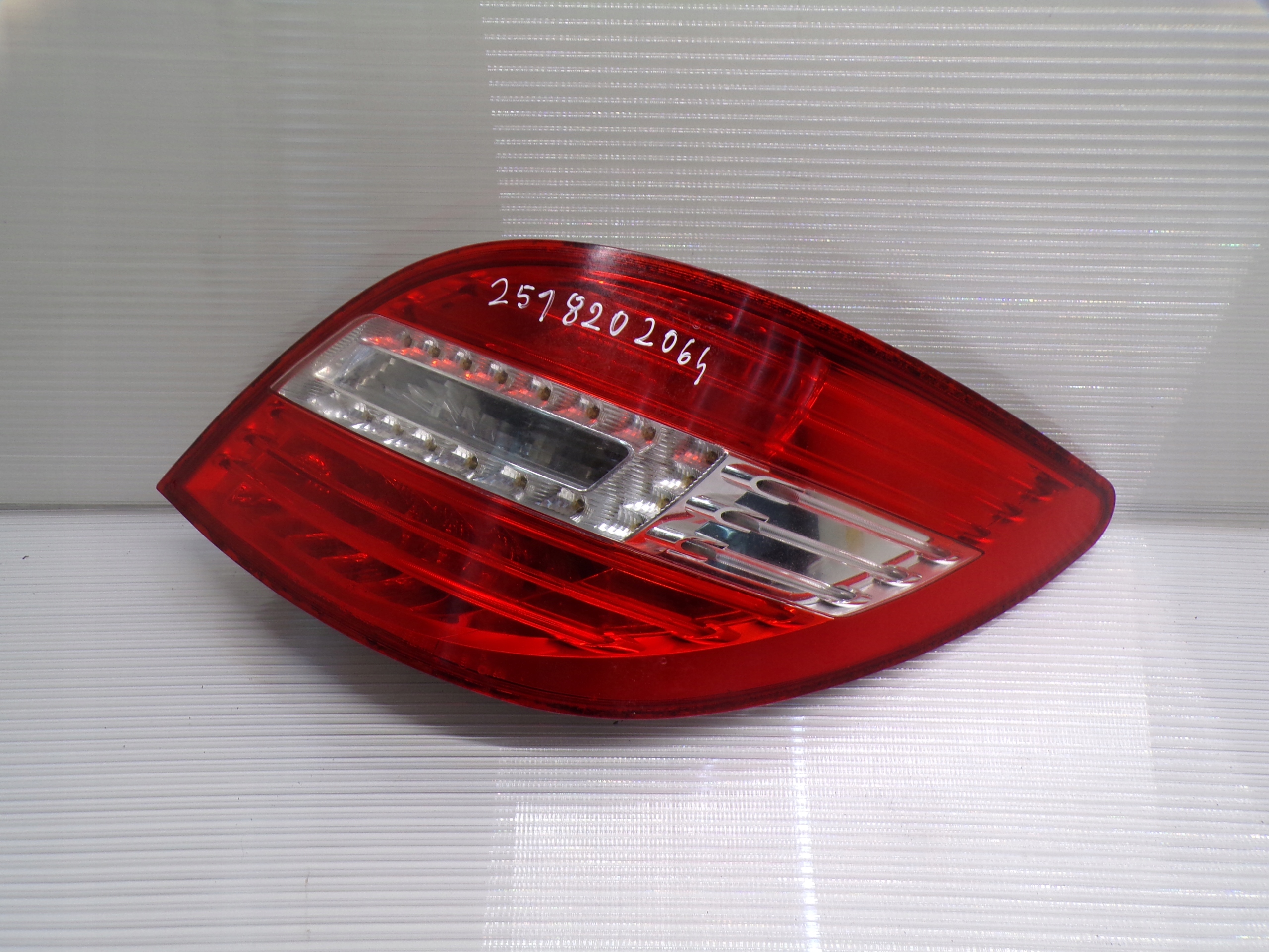 фонарь правый MERCEDES W251 РЕСТАЙЛИНГ led r класс