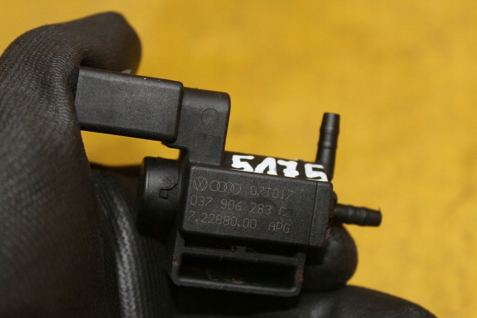 Audi OE 037906283C клапан давления
