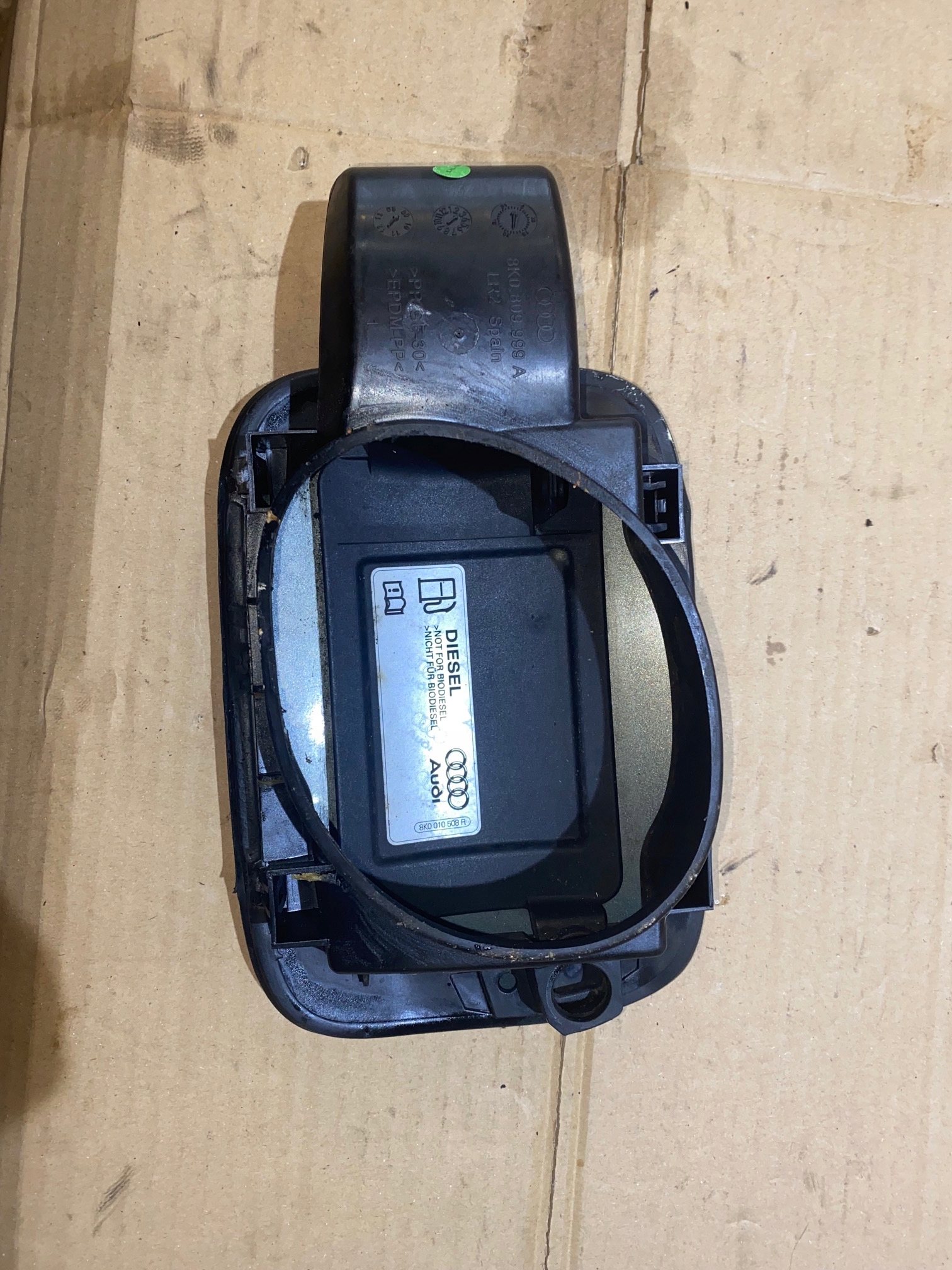 AUDI A4 B8 LX5X Volet trappe carburant Carburant 8K0809999A