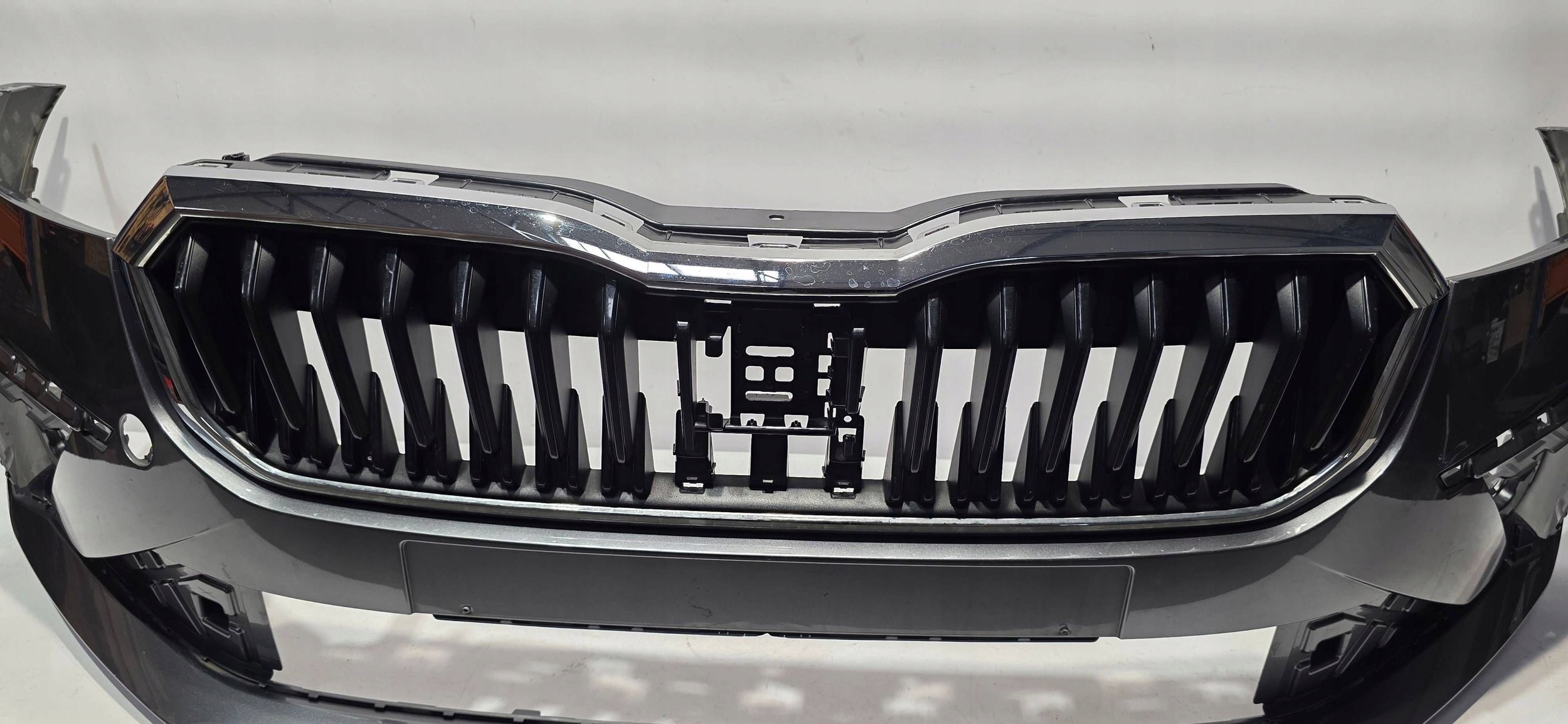 front bumper grille SKODA SCALA LIFT 23- original 657807221F