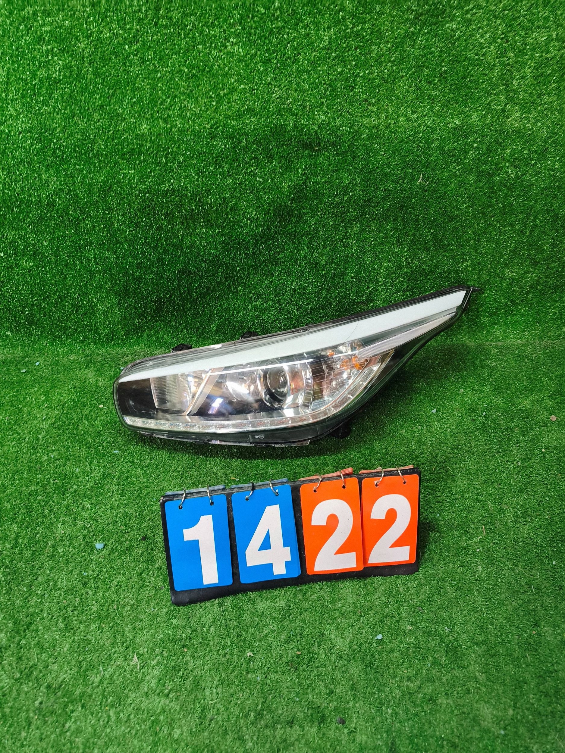 REFLEKTOR left front KIA CEED III LED 12- NR.R1422
