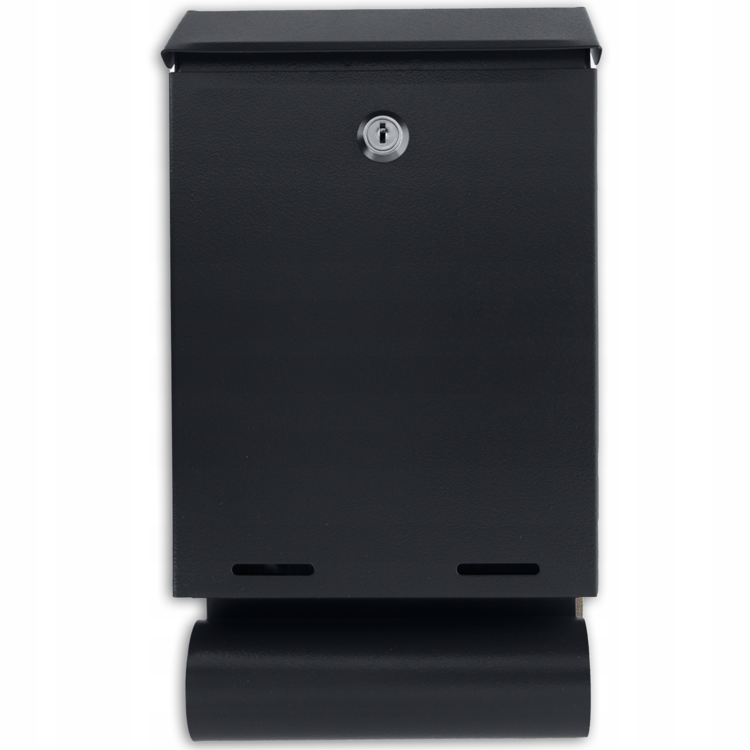 Černá matná poštovní schránka s tubou a novinami na dopisy