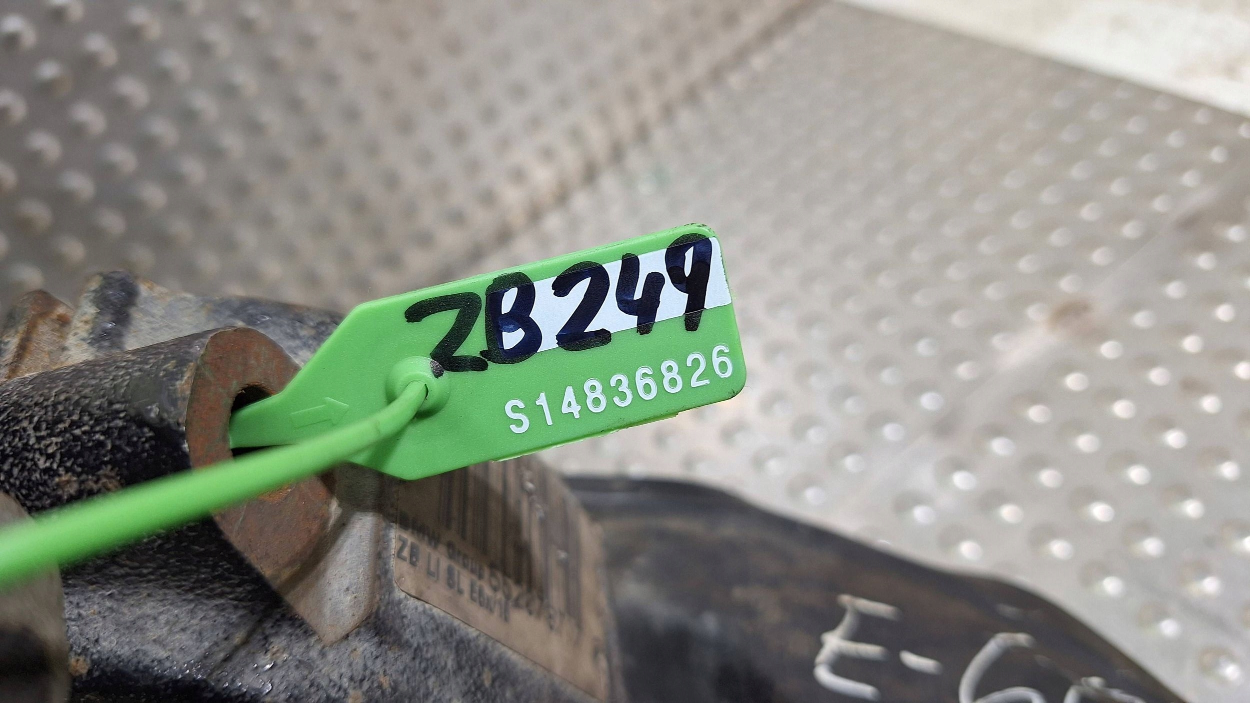 otoč čepu levý předek 6768315 BMW E60 E61 XDRIVE