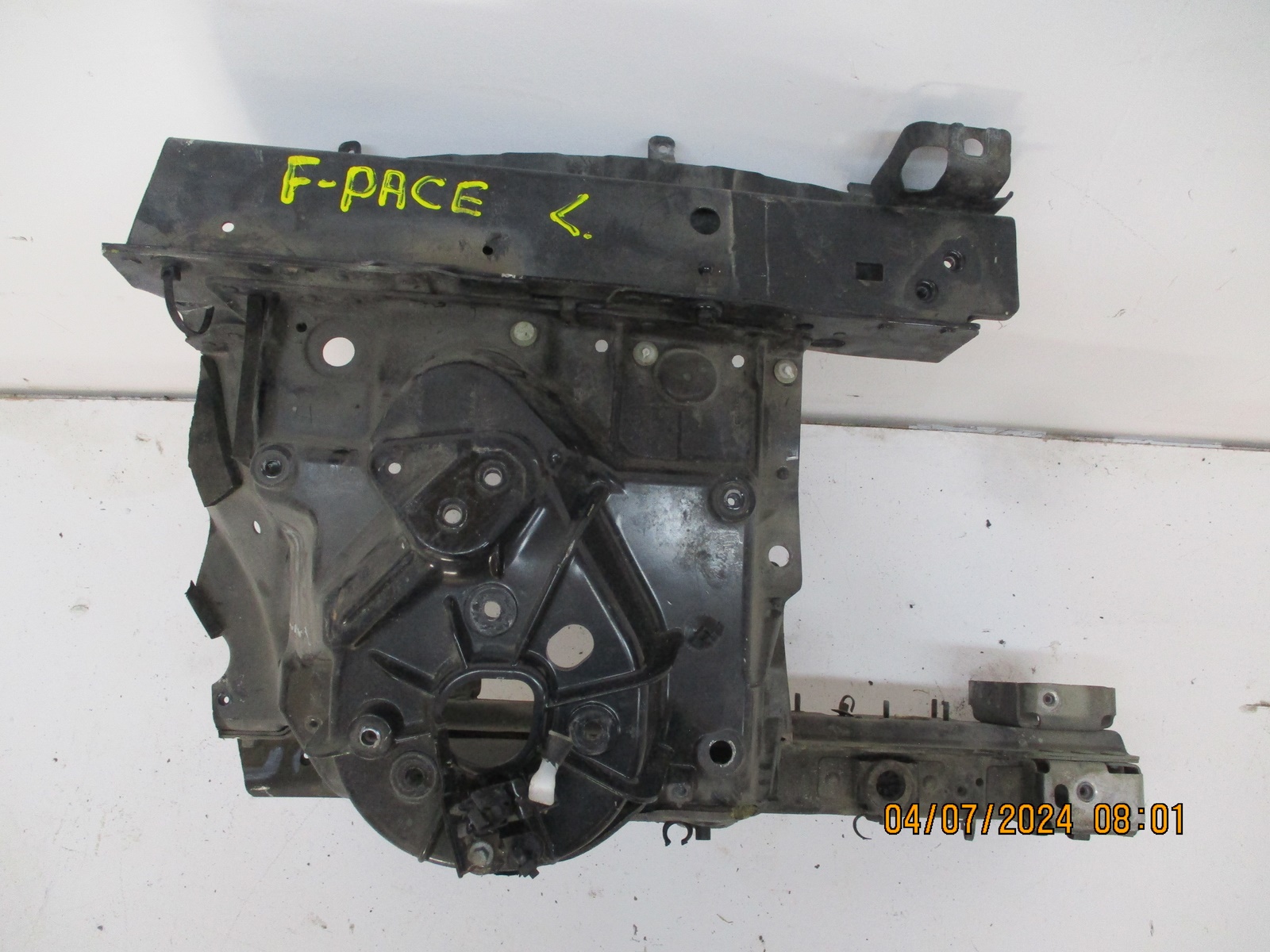 quarter JAGUAR F PACE left