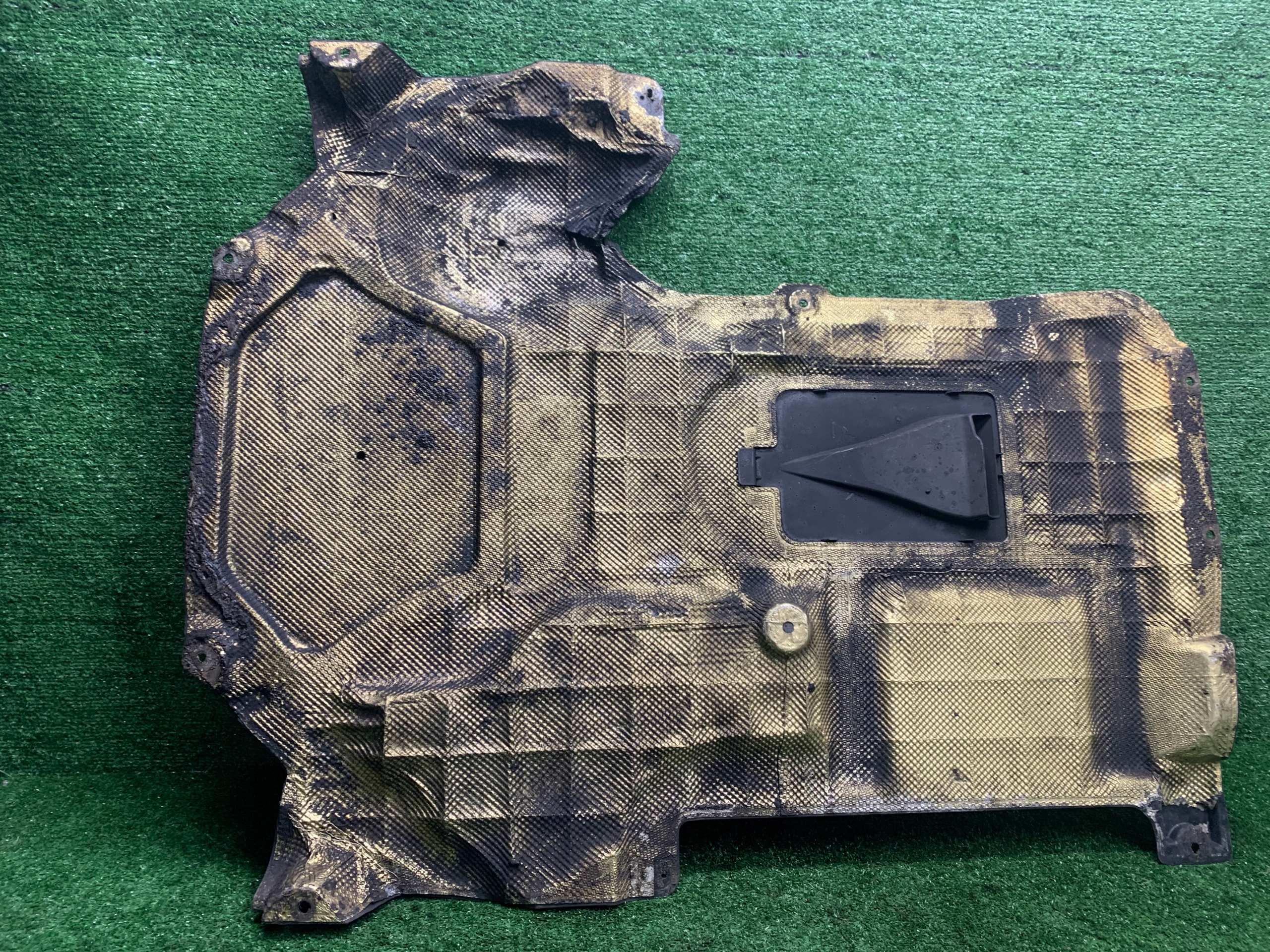 MERCEDES W 212 cover below gearbox engine W212