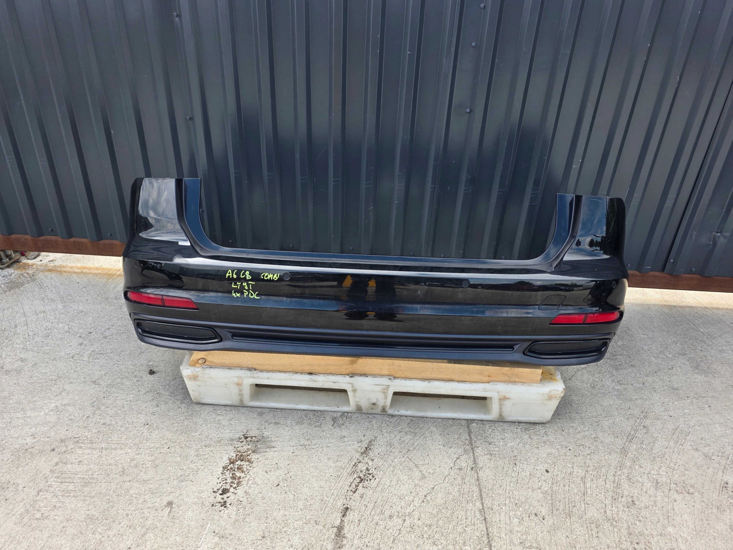 bumper rear part AUDI A6 C8 LY9T KOMBI AVANT 4XPDC towing complete !!!