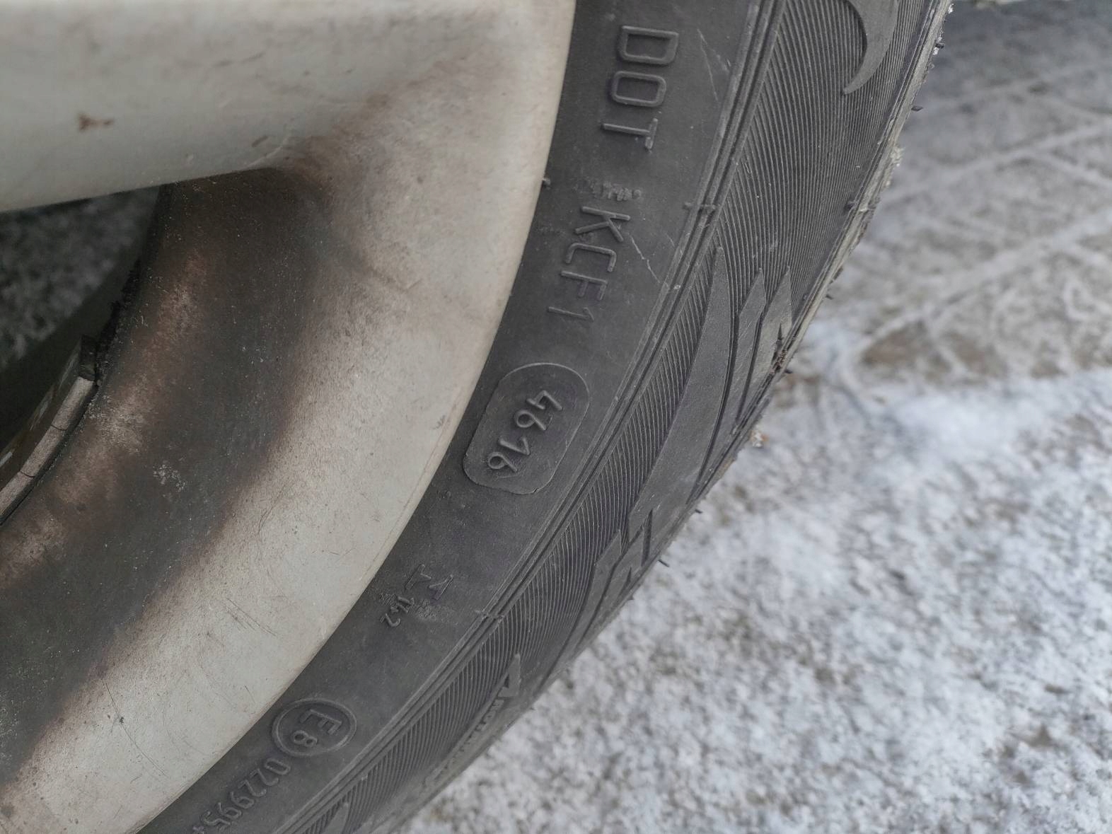 tyres + wheels 175/65 R14 2016r 4x100 60,1 RENAULT